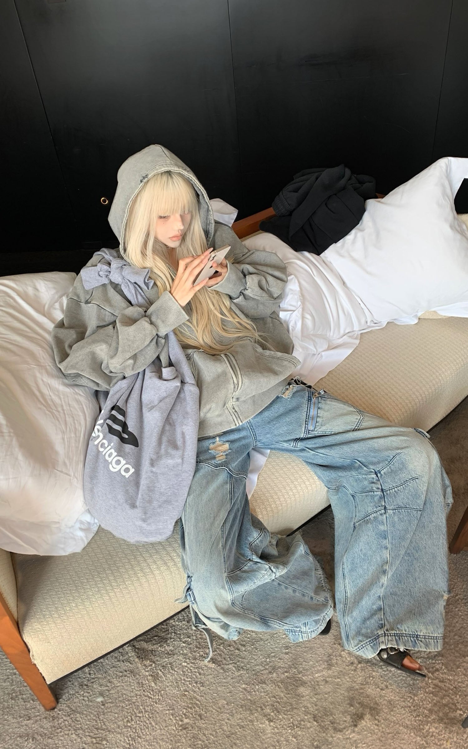 Rase le sol Graphic Cross Hooded Sweatshirt - PINKPARKS