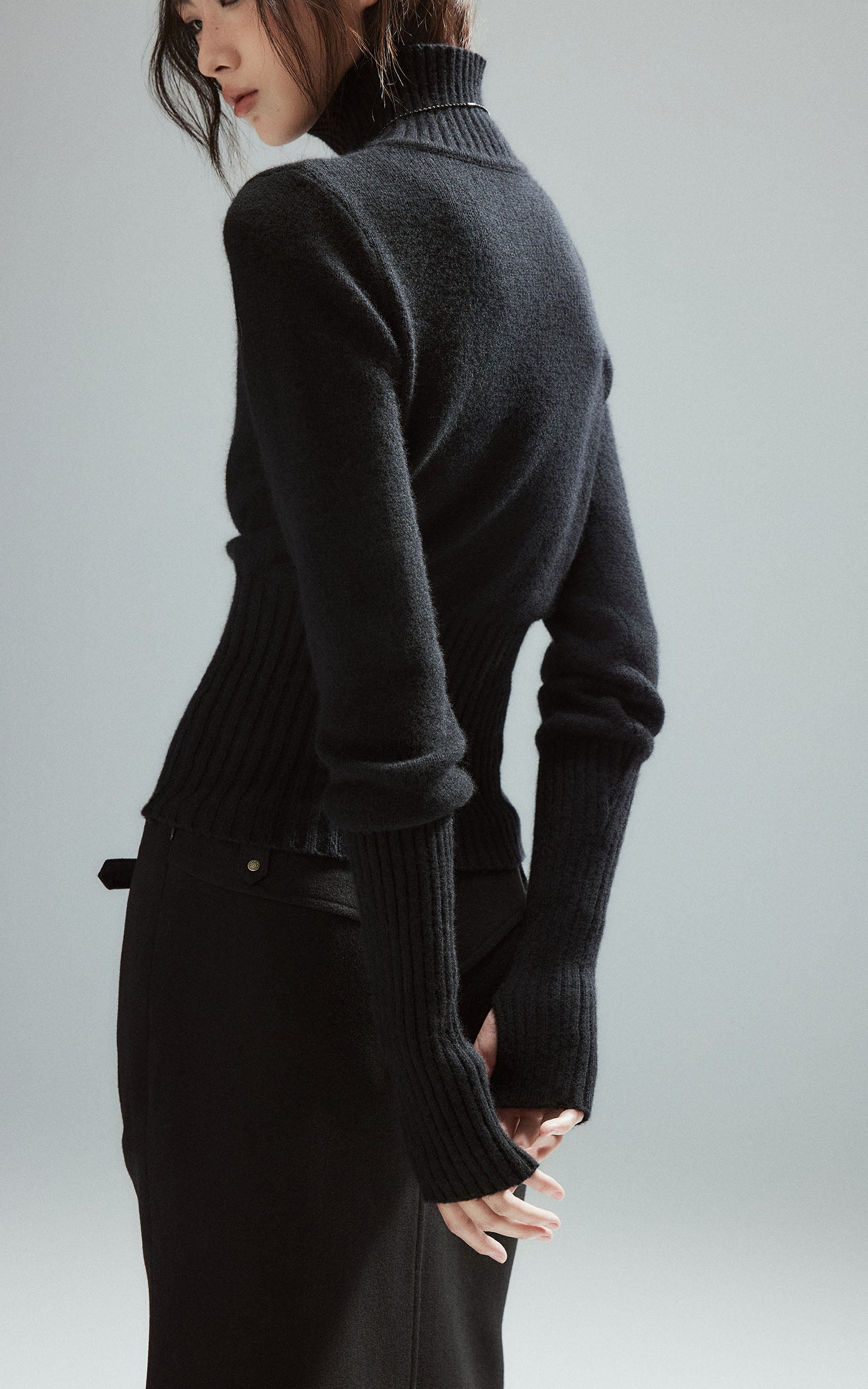 Low pixel スリムフィットハイネックニットトップ