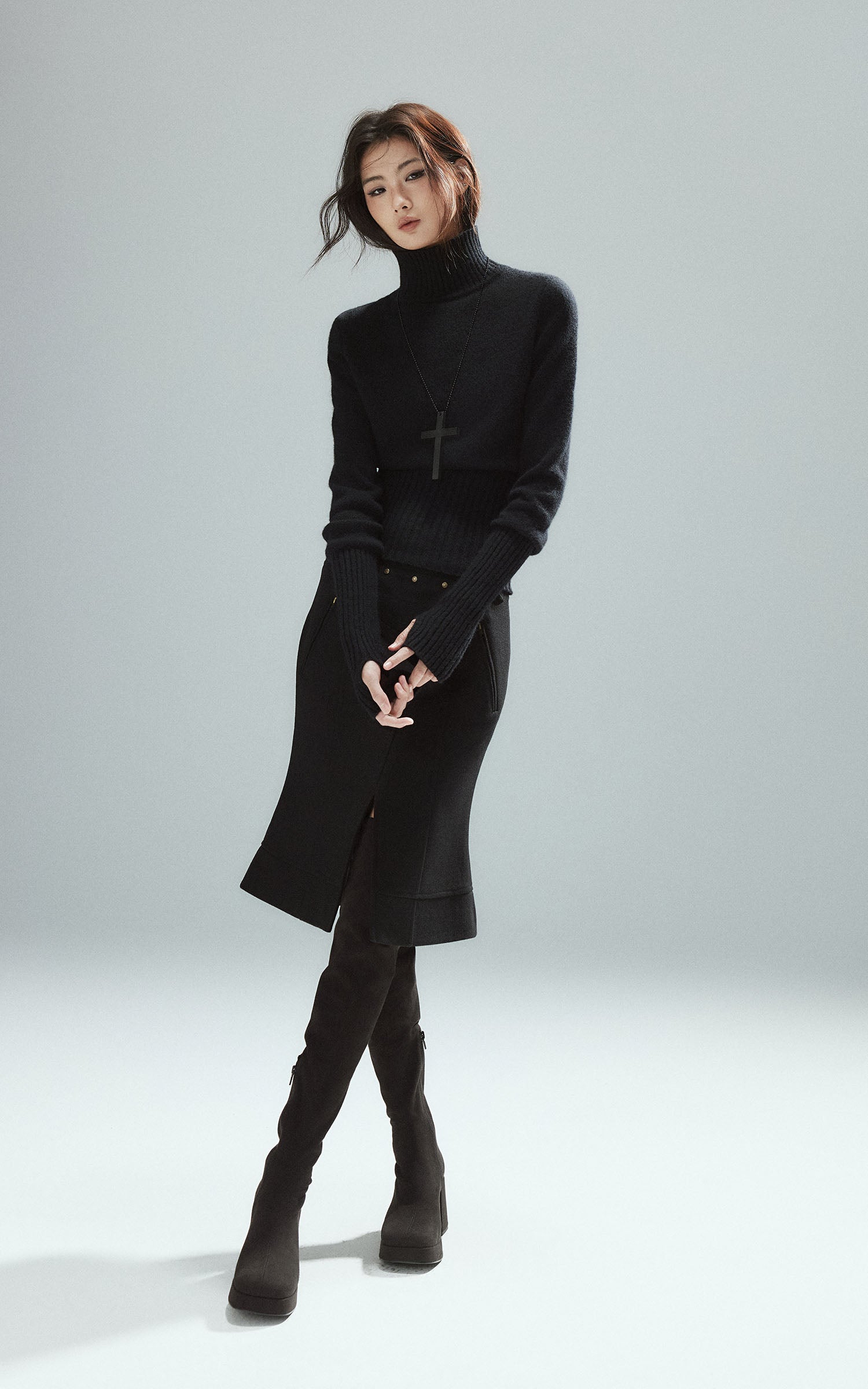 Low pixel スリムフィットハイネックニットトップ