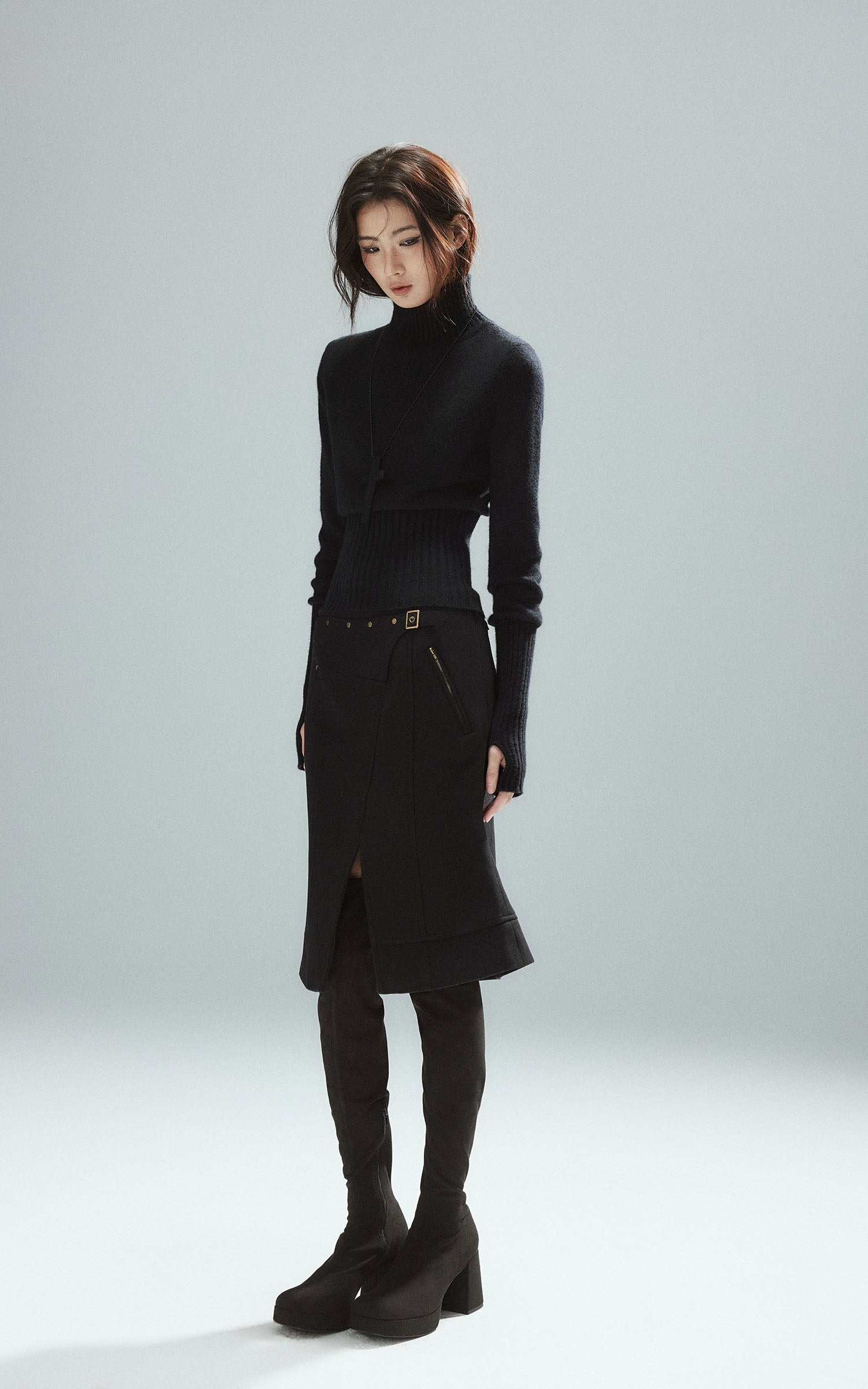 Low pixel スリムフィットハイネックニットトップ