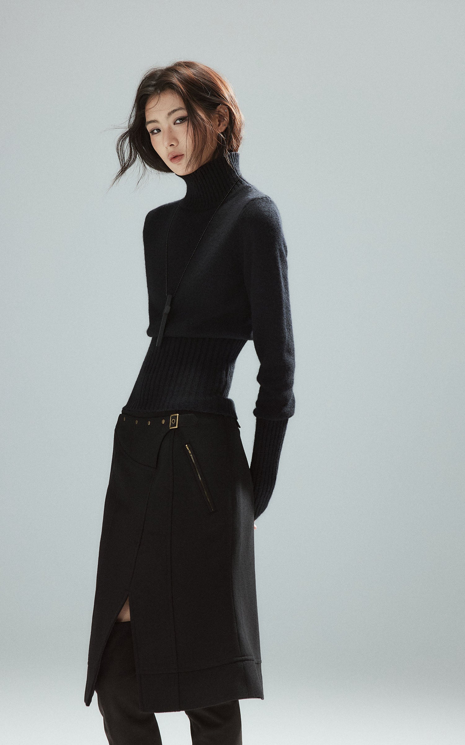 Low pixel スリムフィットハイネックニットトップ