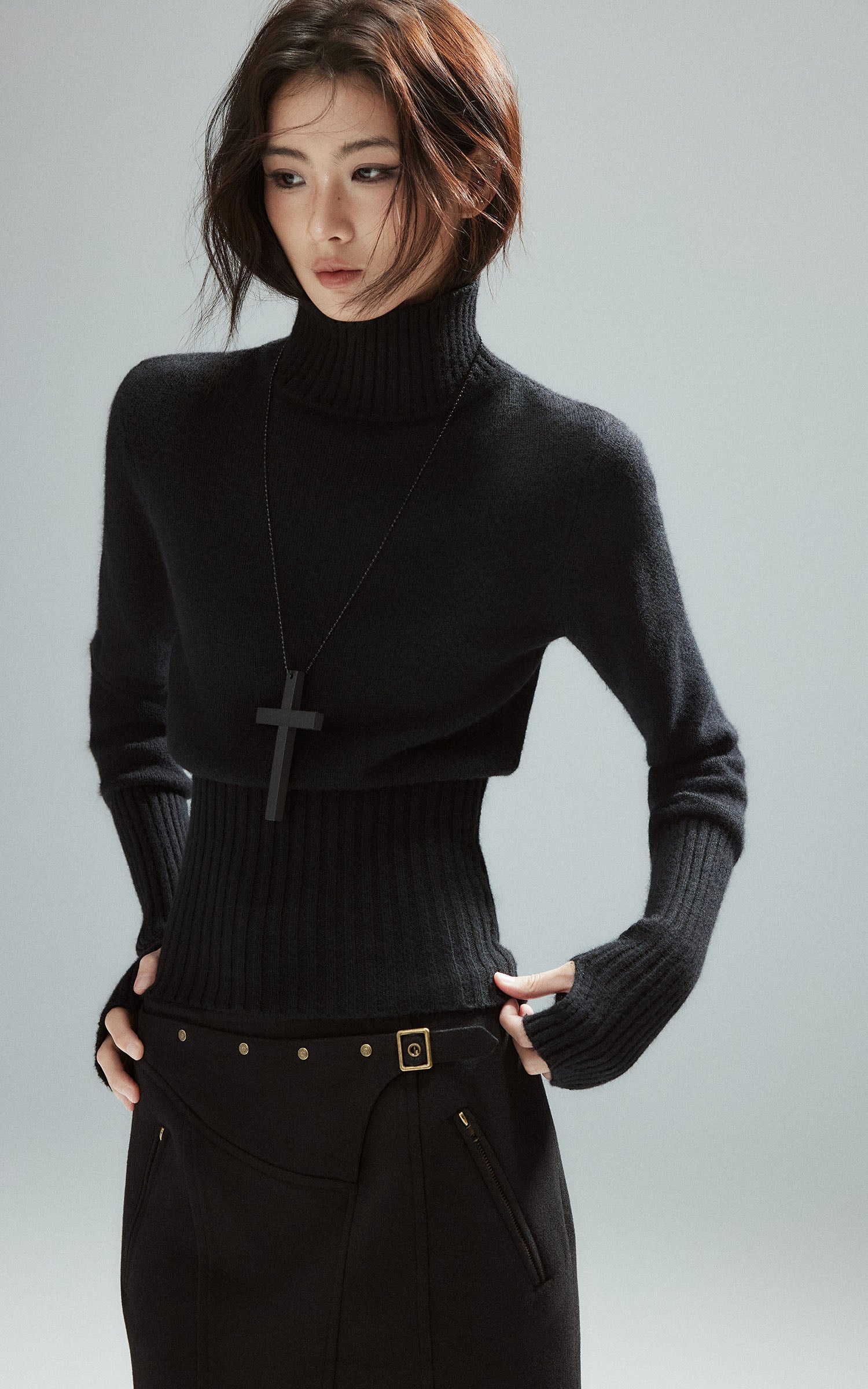 Low pixel スリムフィットハイネックニットトップ