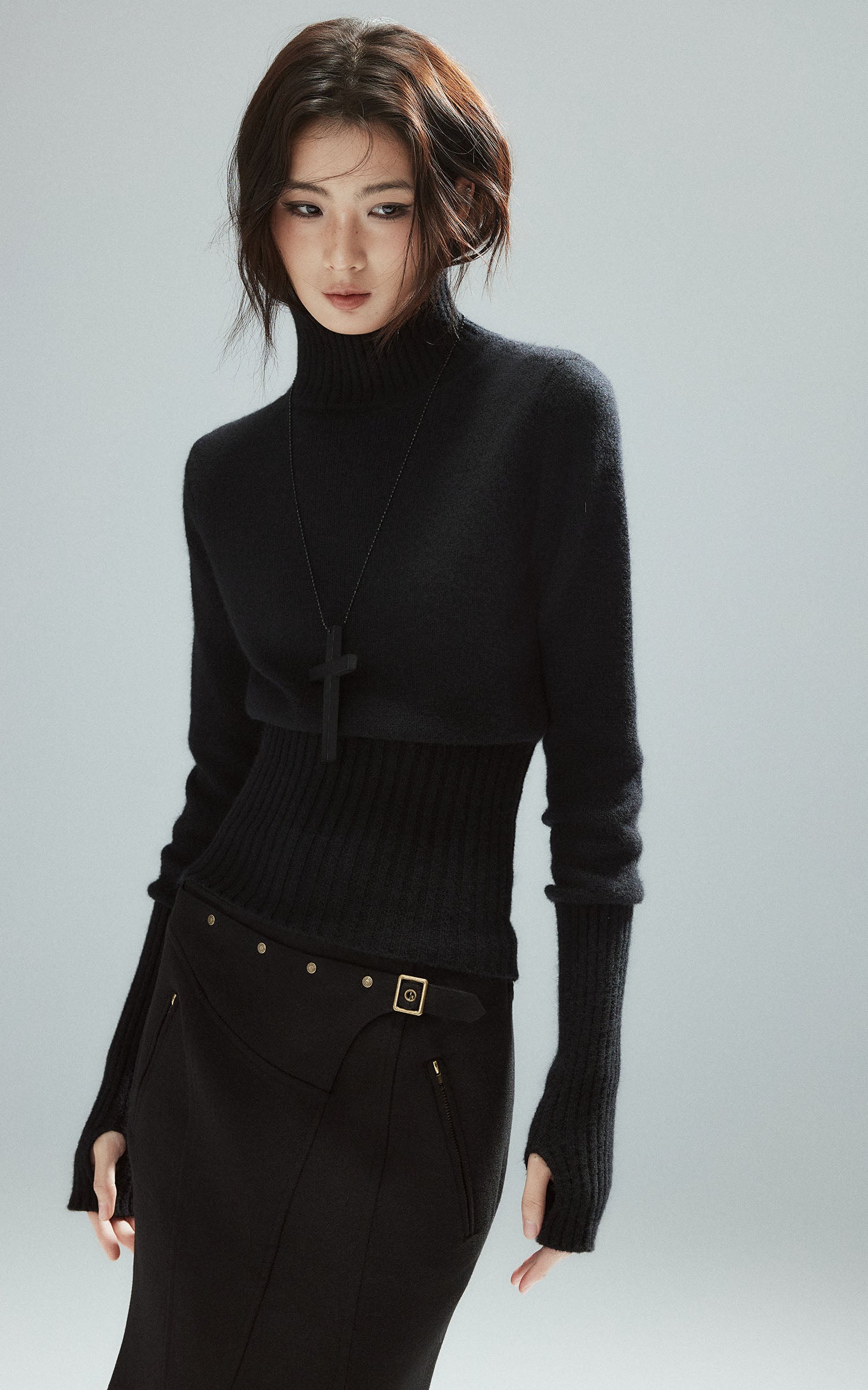 Low pixel スリムフィットハイネックニットトップ