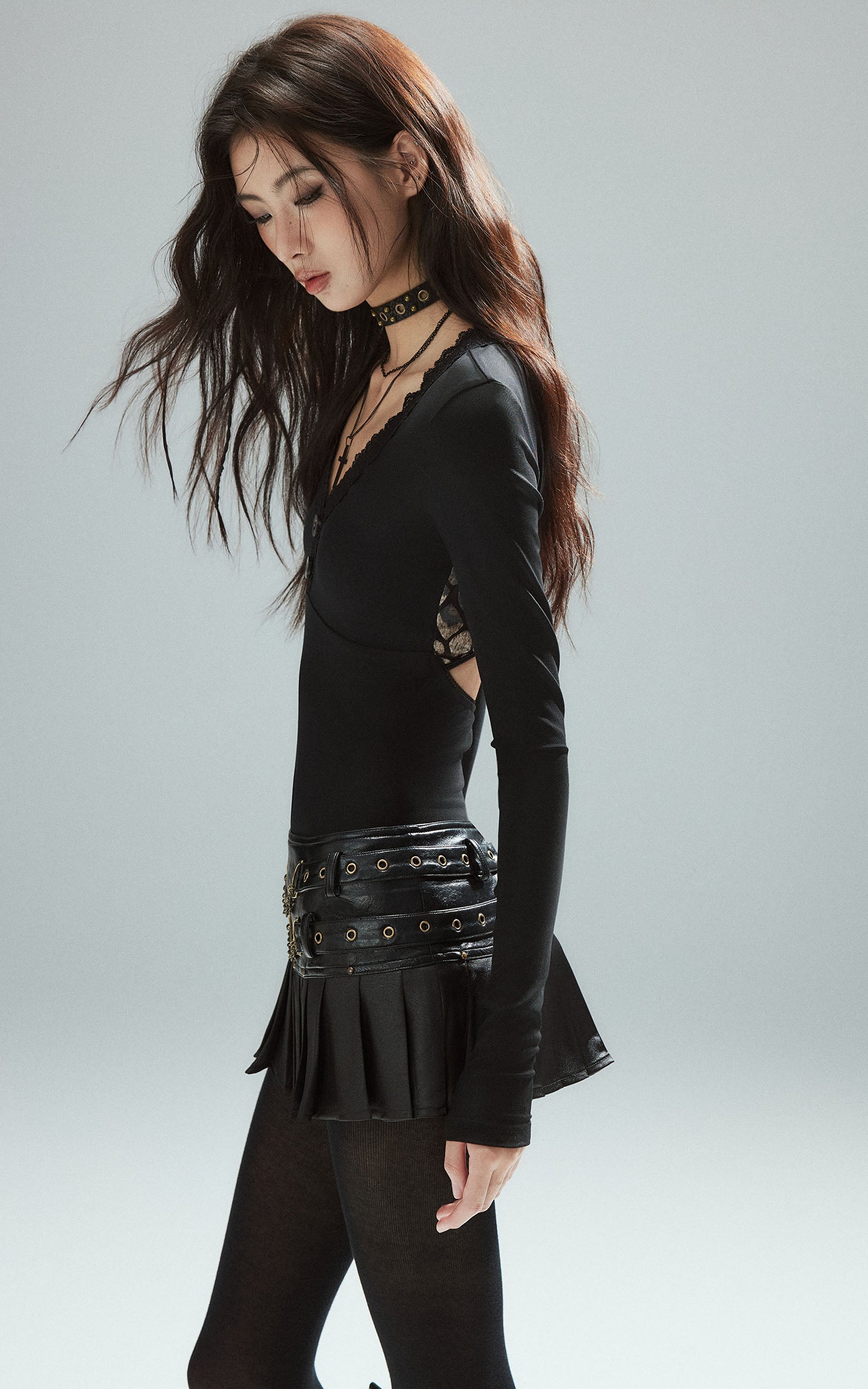 Low pixel レーストリムオープンバックロングスリーブフィットトップ