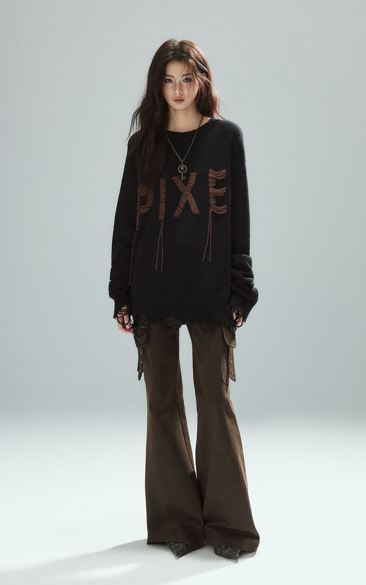 Low pixel ダメージ加工レター刺繍オーバーサイズニットセーター