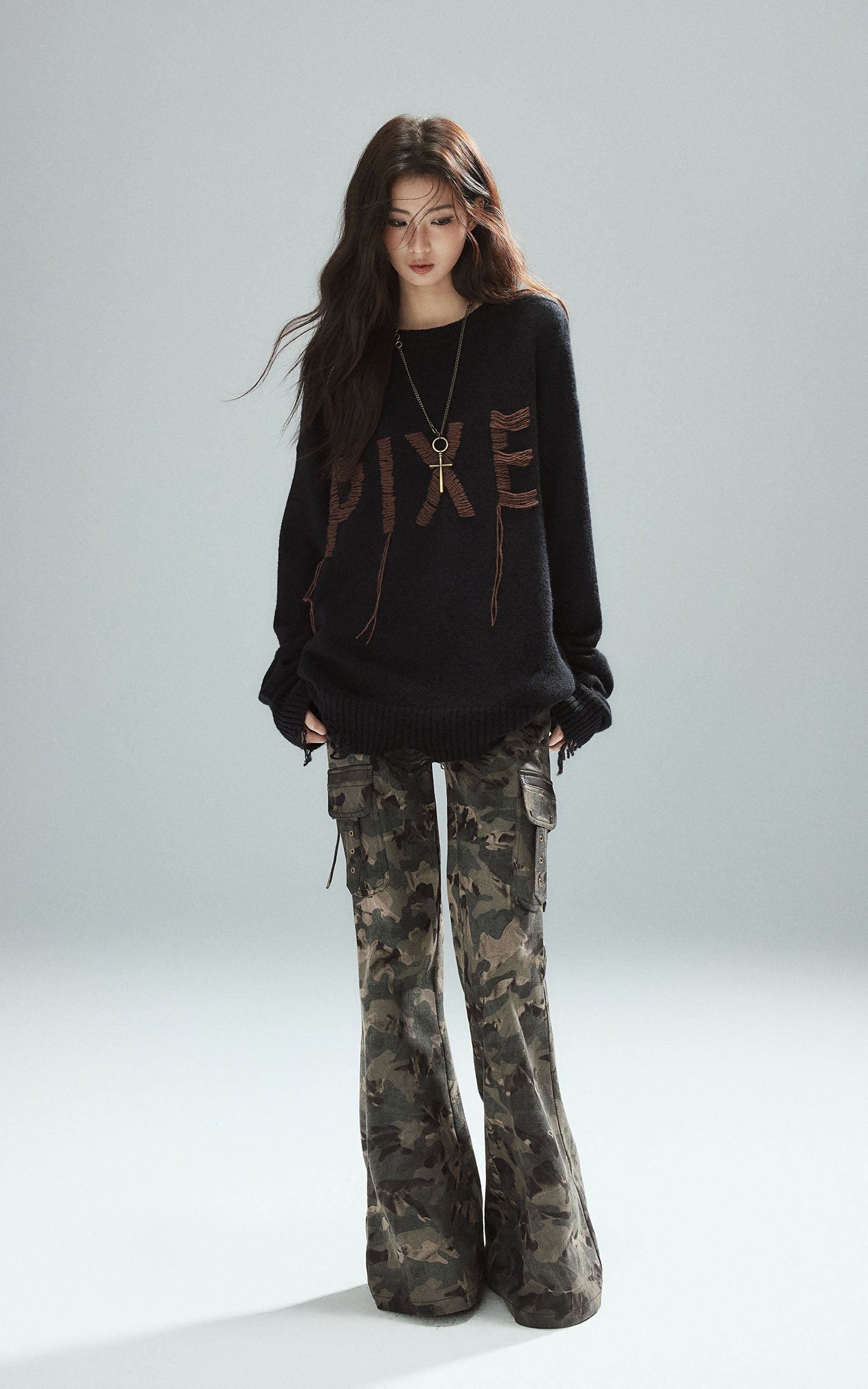 Low pixel ダメージ加工レター刺繍オーバーサイズニットセーター