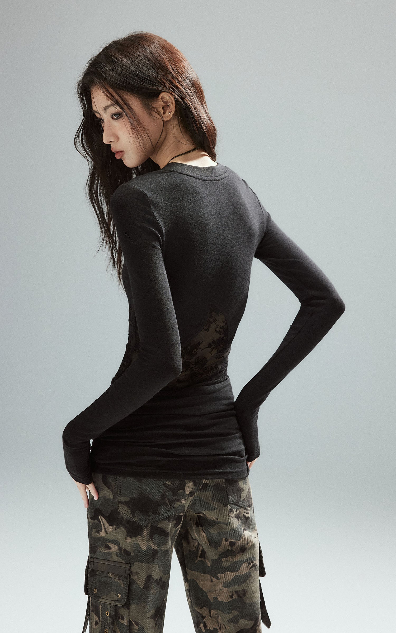 Low pixel レースパネルスリムフィットニットロングスリーブトップ