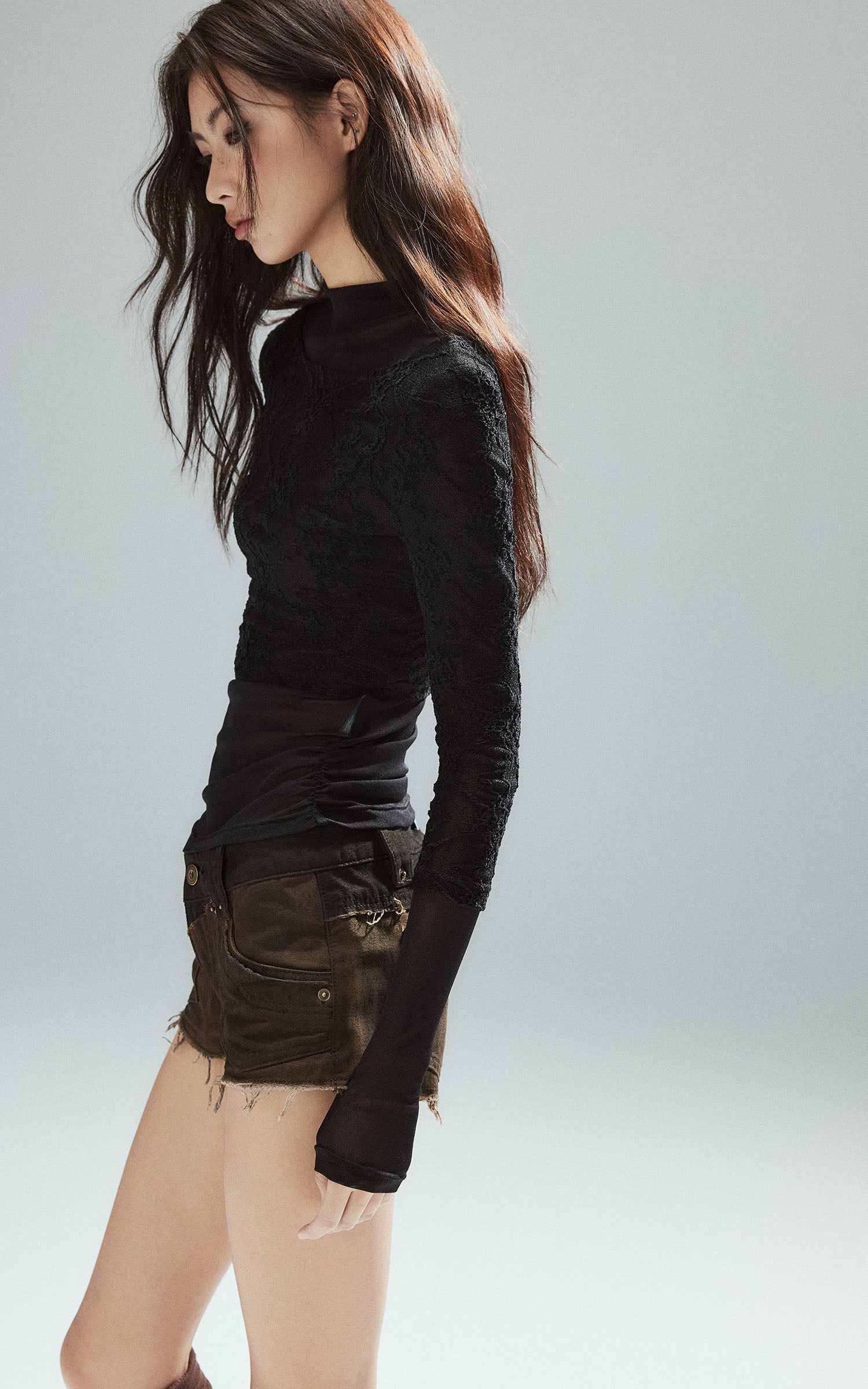 Low pixel テクスチャーメッシュパネルロングスリーブフィットトップ