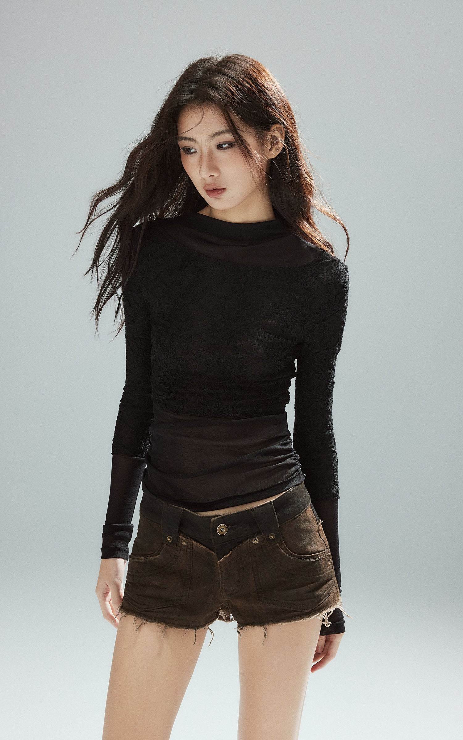 Low pixel テクスチャーメッシュパネルロングスリーブフィットトップ