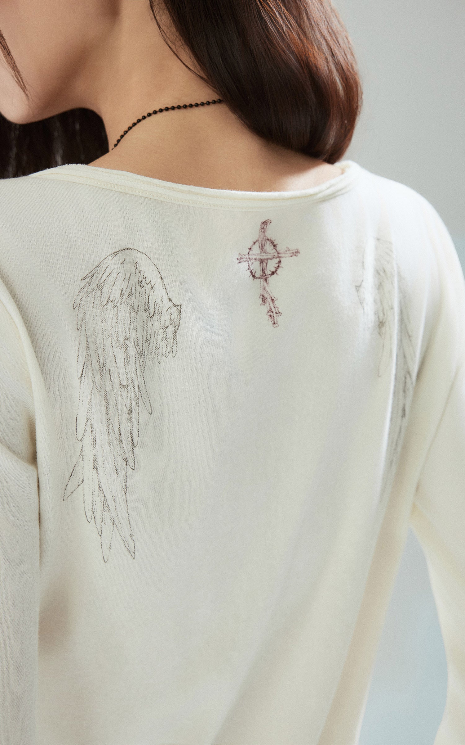 Low pixel ゴシッククロスウィングプリントフィットロングスリーブTシャツ