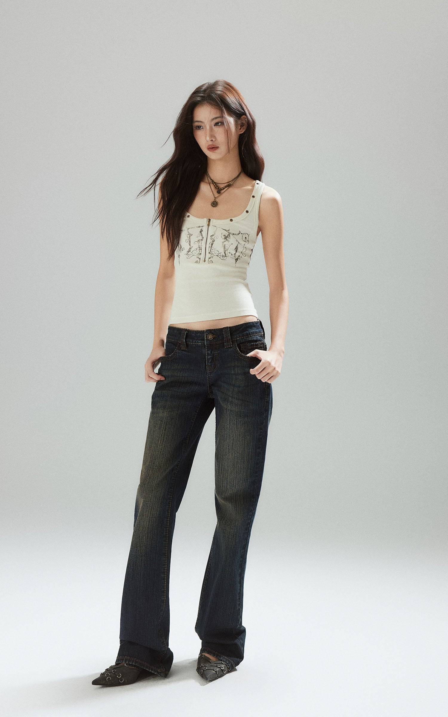 Low pixel ヴィンテージグラフィックジップフロントフィットタンクトップ