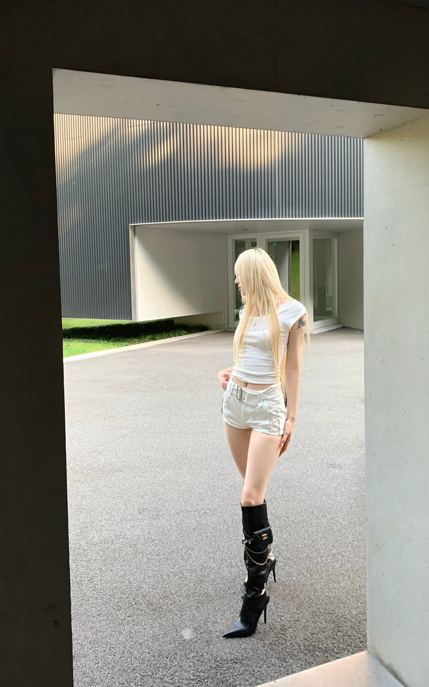 Rase le sol Low-Rise Belted Shorts with Side Lace-Up Detailing - PINKPARKS