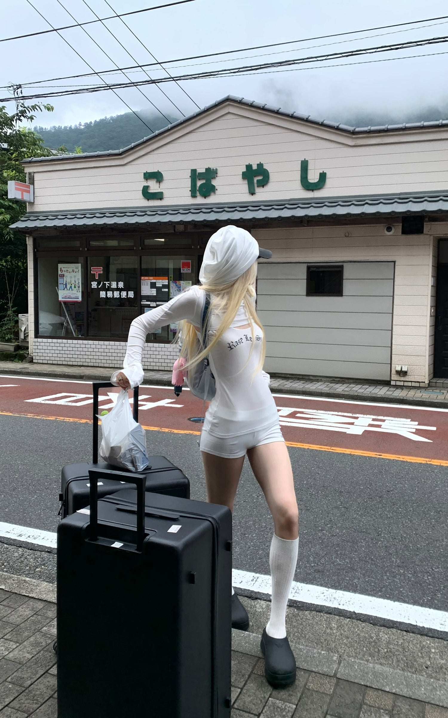 Rase le sol Tank Top + Hooded Capelet + Shorts Three-Piece Set - PINKPARKS