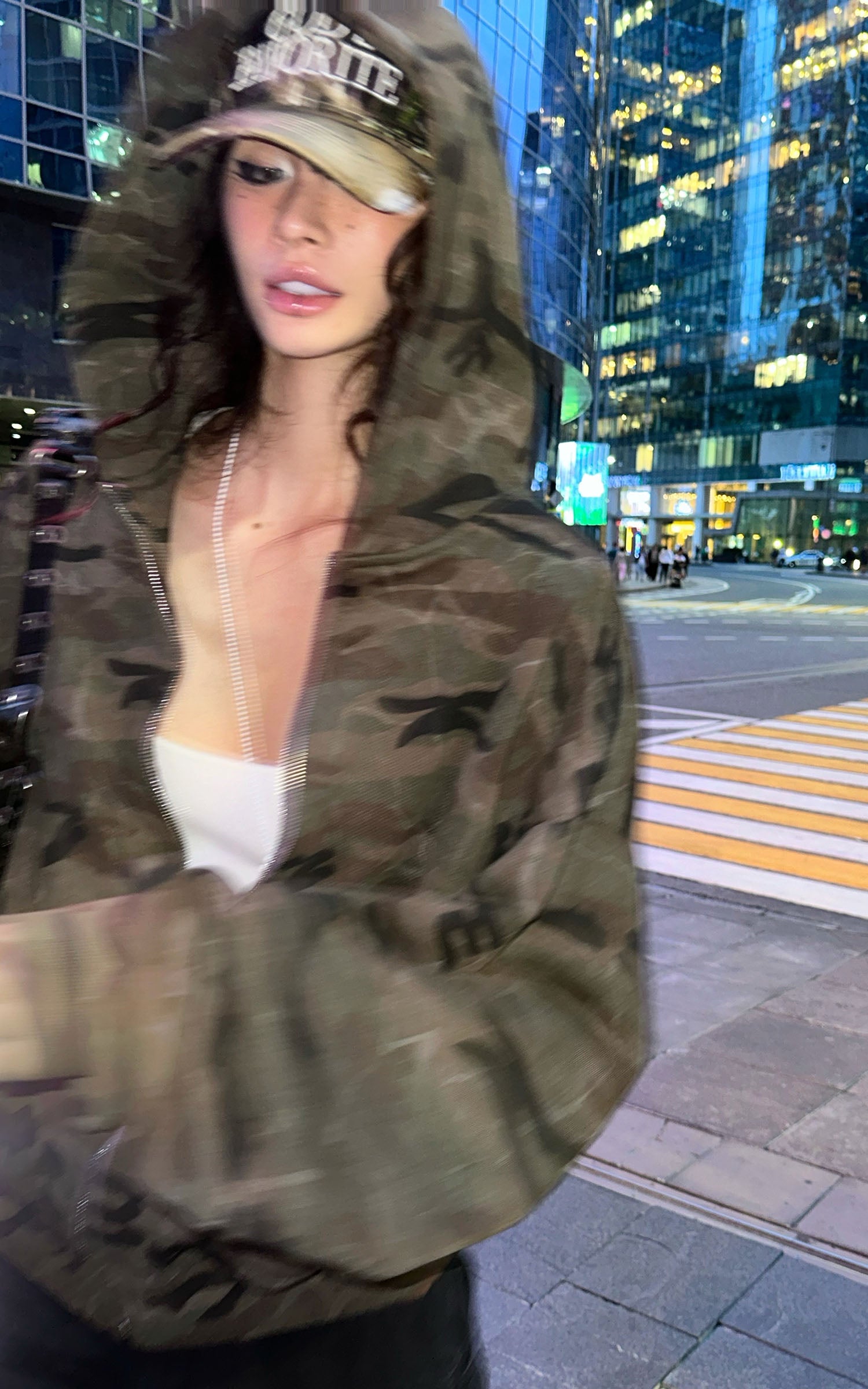 0122stepll カモフラージュジップアップフード付きスウェットシャツ