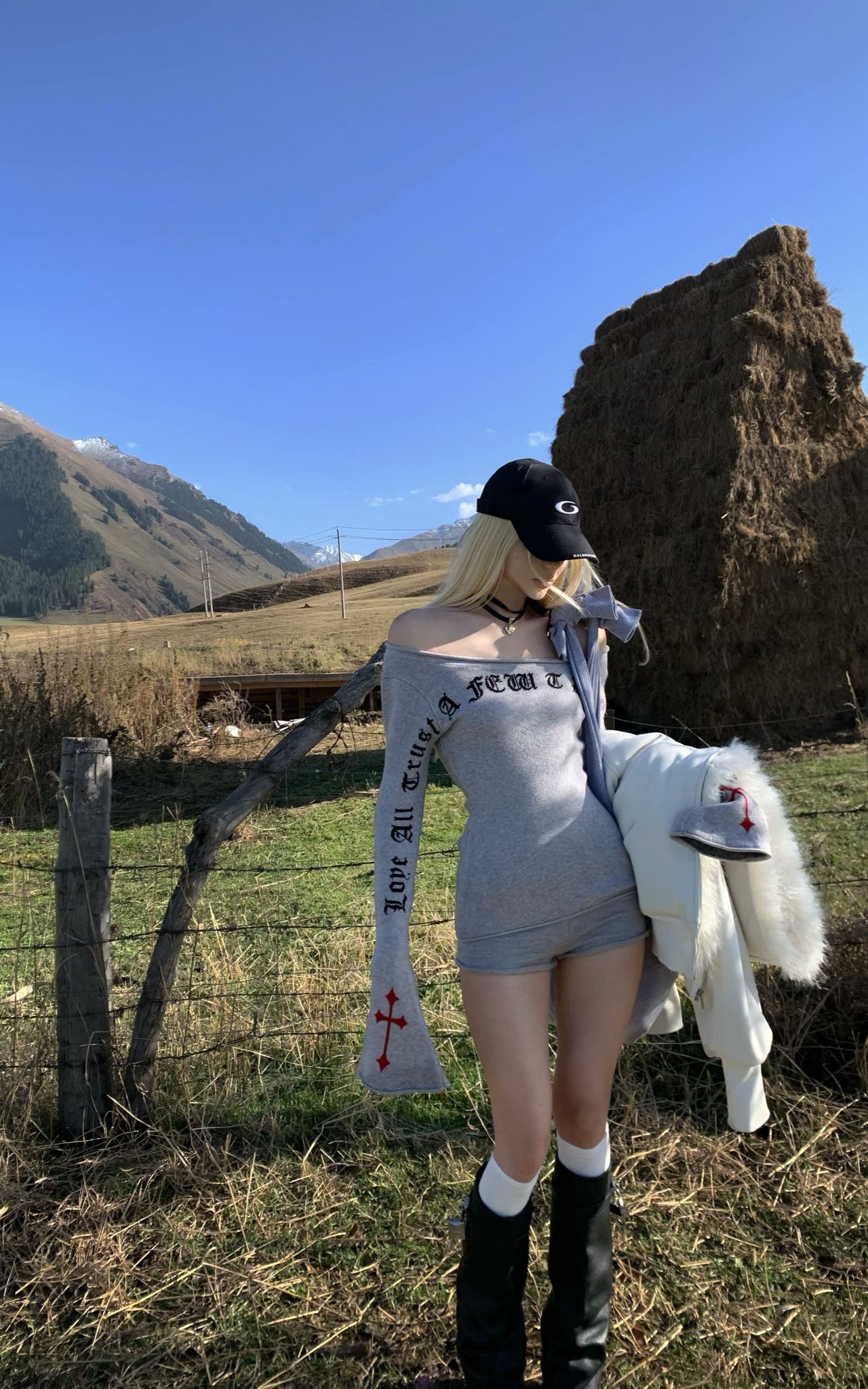 Rase le sol Off-Shoulder Gothic Printed Long-Sleeve Top - PINKPARKS