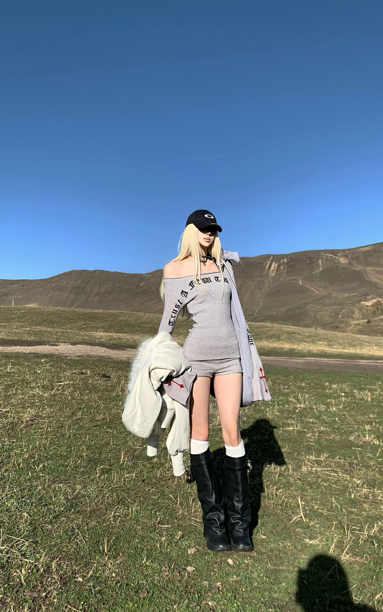 Rase le sol Off-Shoulder Gothic Printed Long-Sleeve Top - PINKPARKS