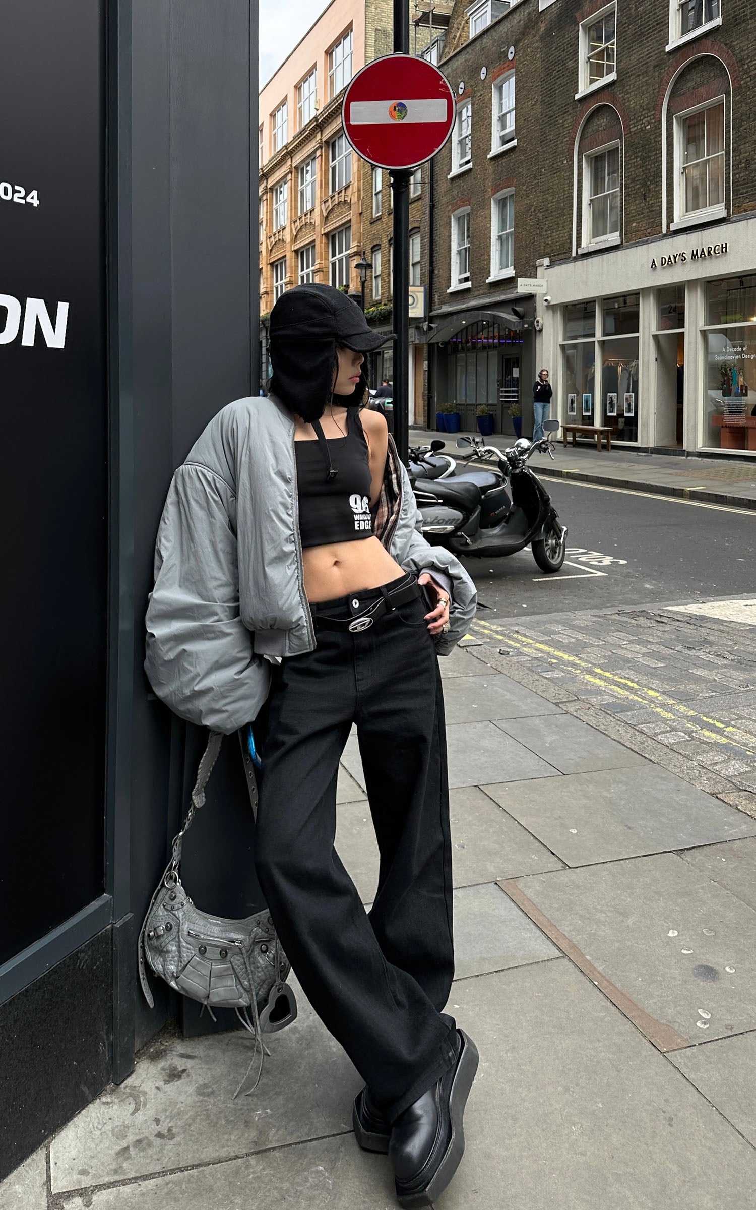 WARDEN EDGE Minimalist Logo Tank Top - PINKPARKS