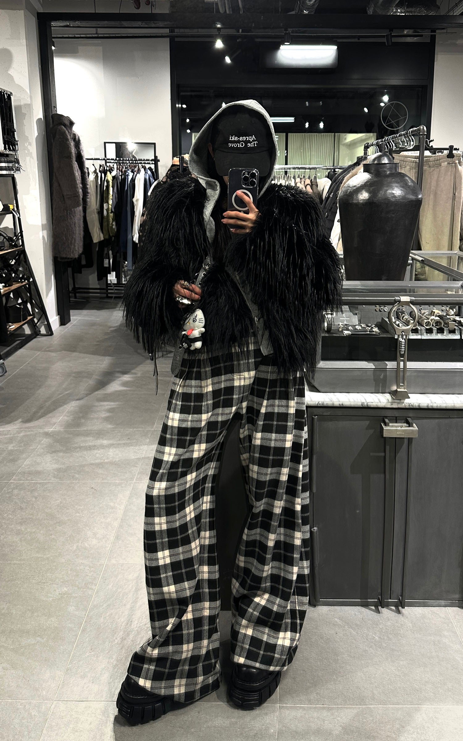 WARDEN EDGE Faux Fur Contrast-Layered Jacket - PINKPARKS