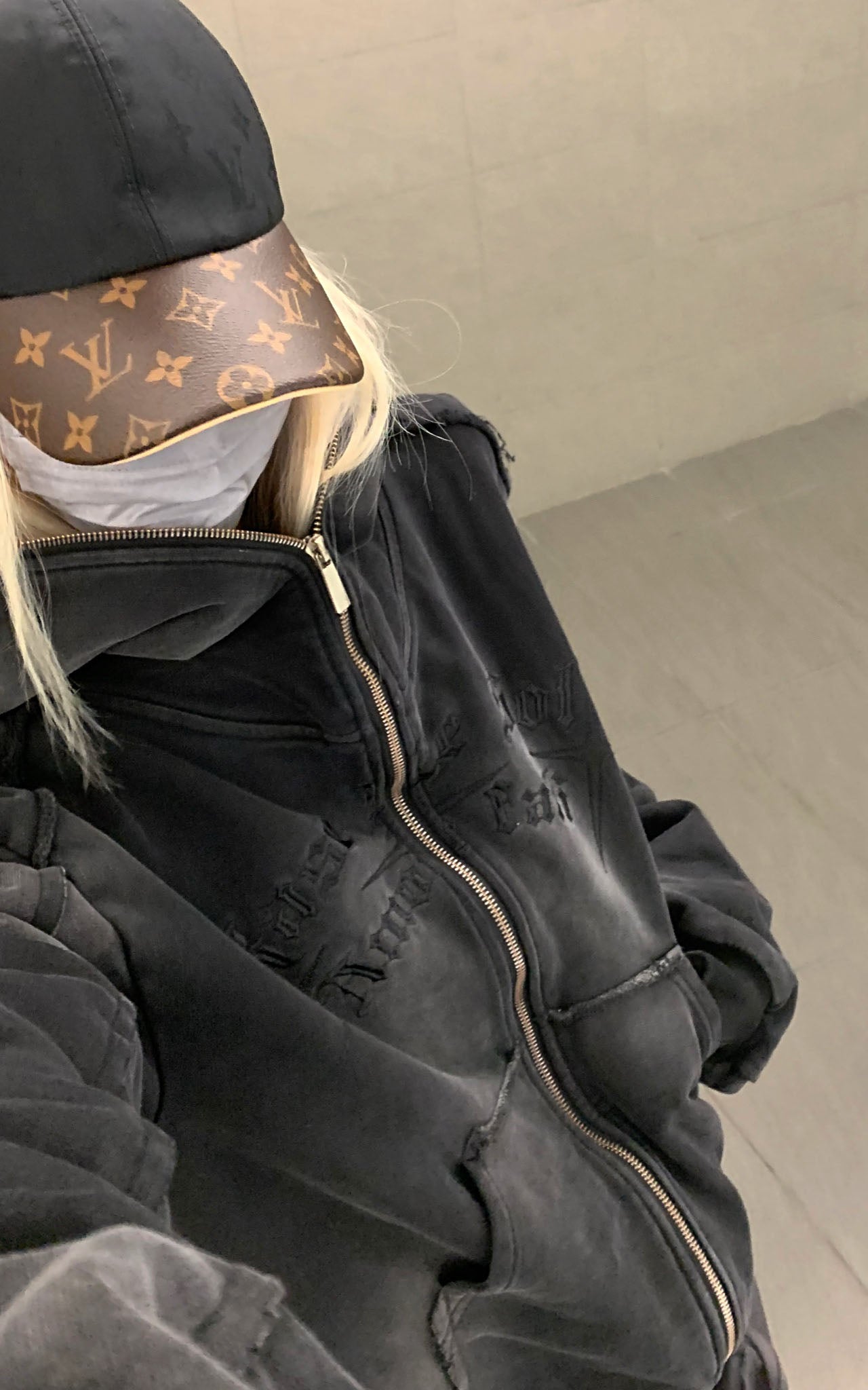 Rase le sol Distressed Gothic Zip Hoodie - PINKPARKS