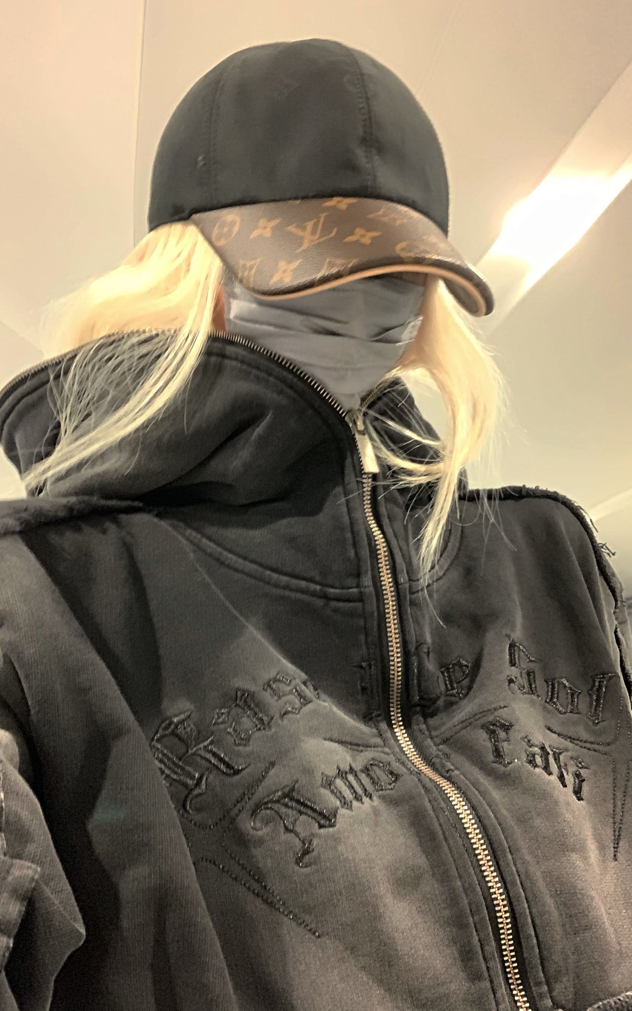 Rase le sol Distressed Gothic Zip Hoodie - PINKPARKS