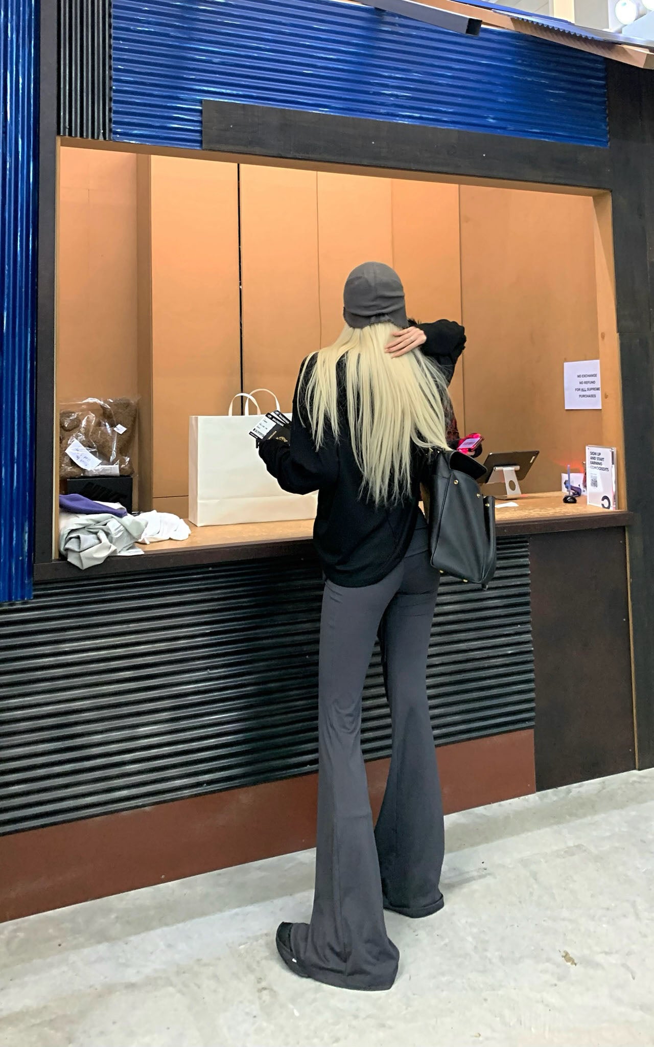 Rase le sol Cross Pendant Base Layer Tee - PINKPARKS