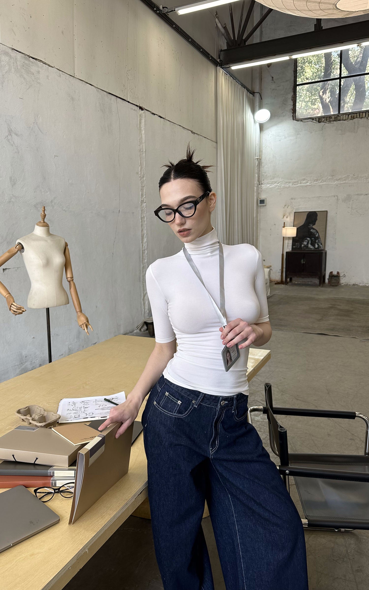 0122stepll フィットしたモックネック半袖トップ