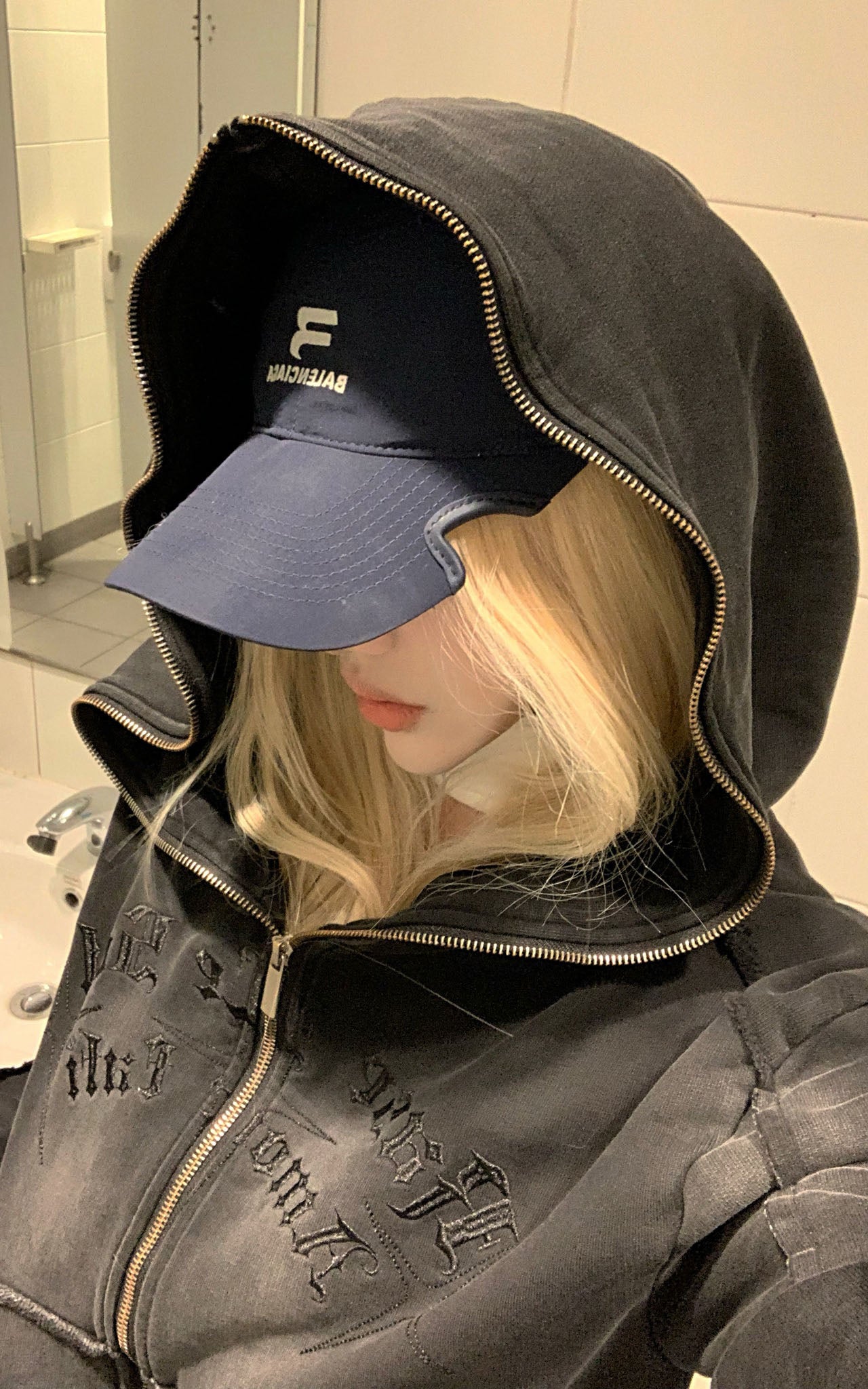 Rase le sol Distressed Gothic Zip Hoodie - PINKPARKS