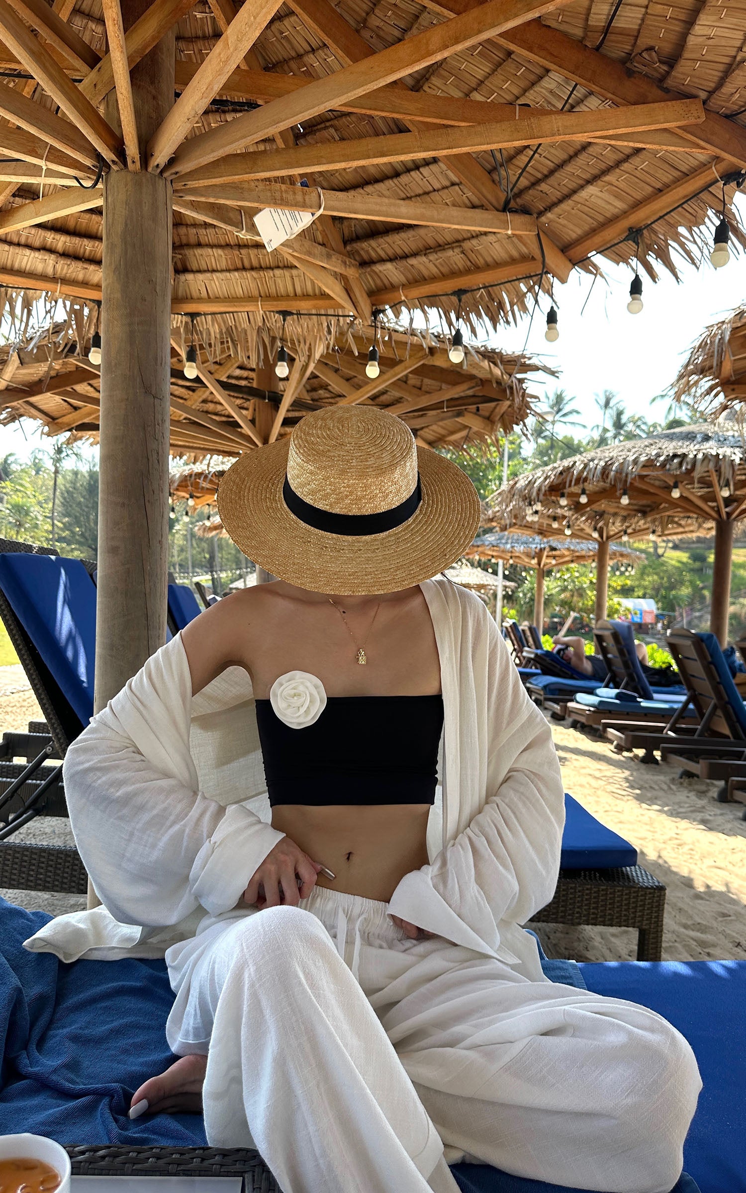 0122stepll 花の取り外し可能なバックレススリーブレストップ