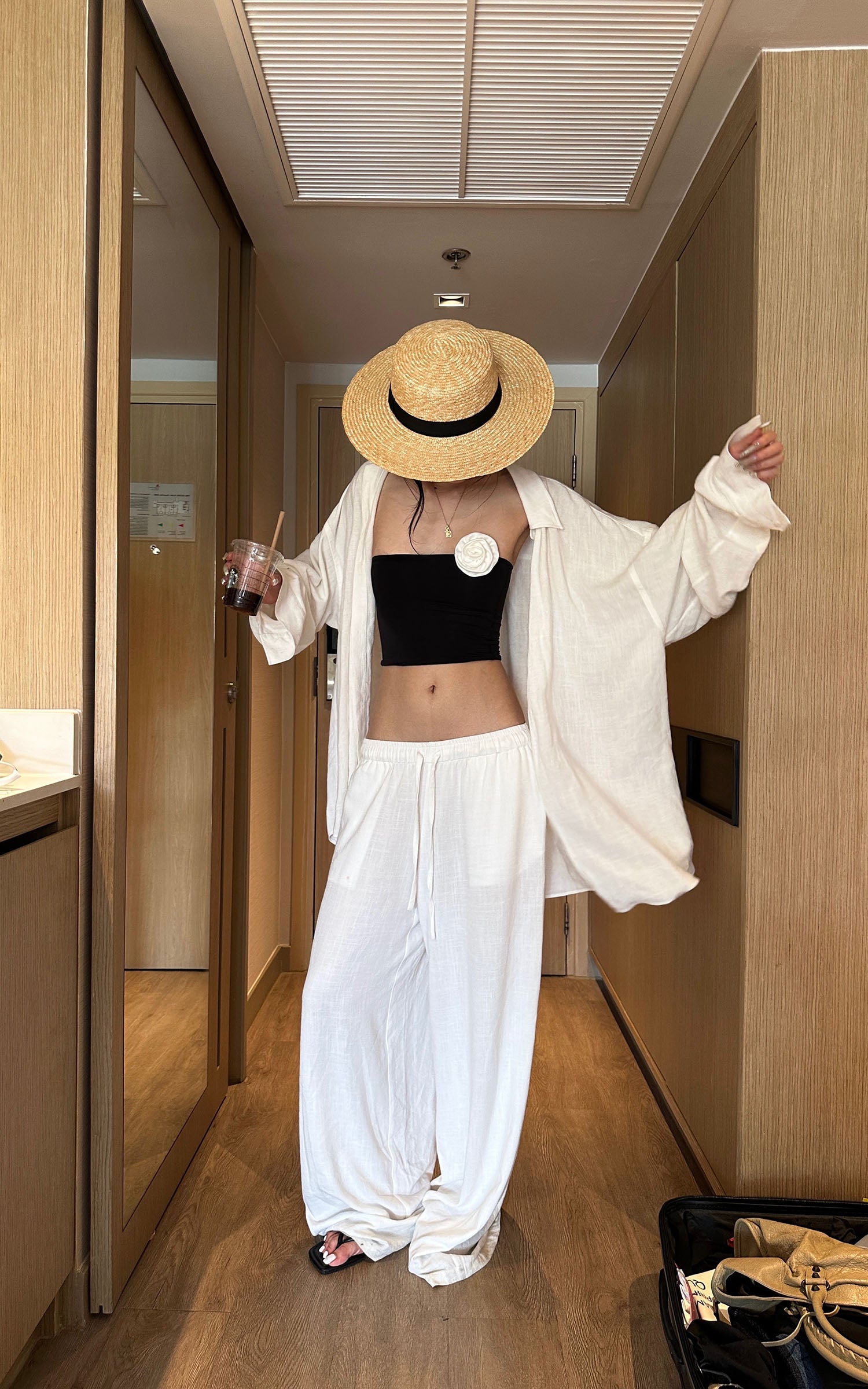 0122stepll 花の取り外し可能なバックレススリーブレストップ