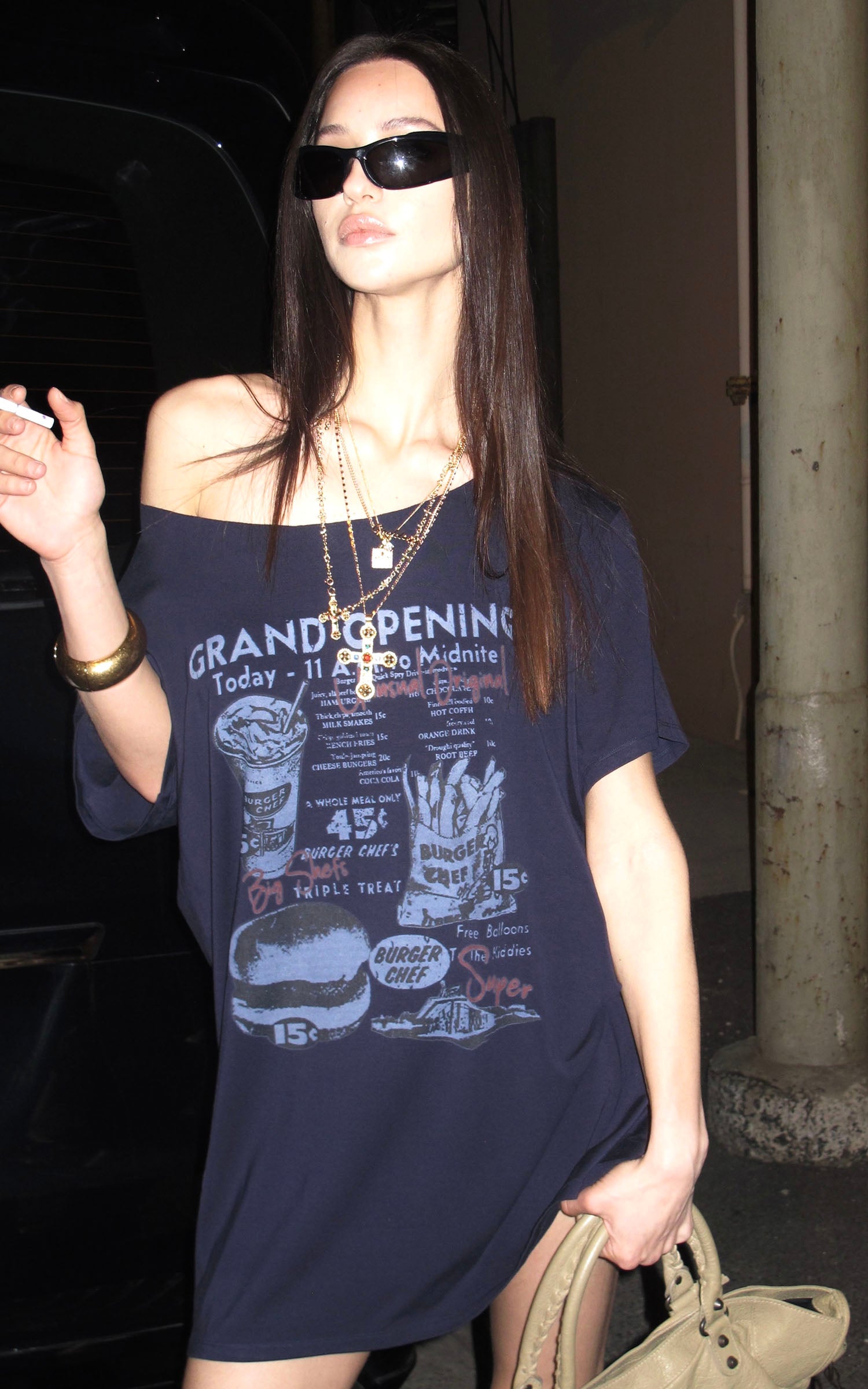 0122stepll オフショルダーリラックスグラフィックTシャツ