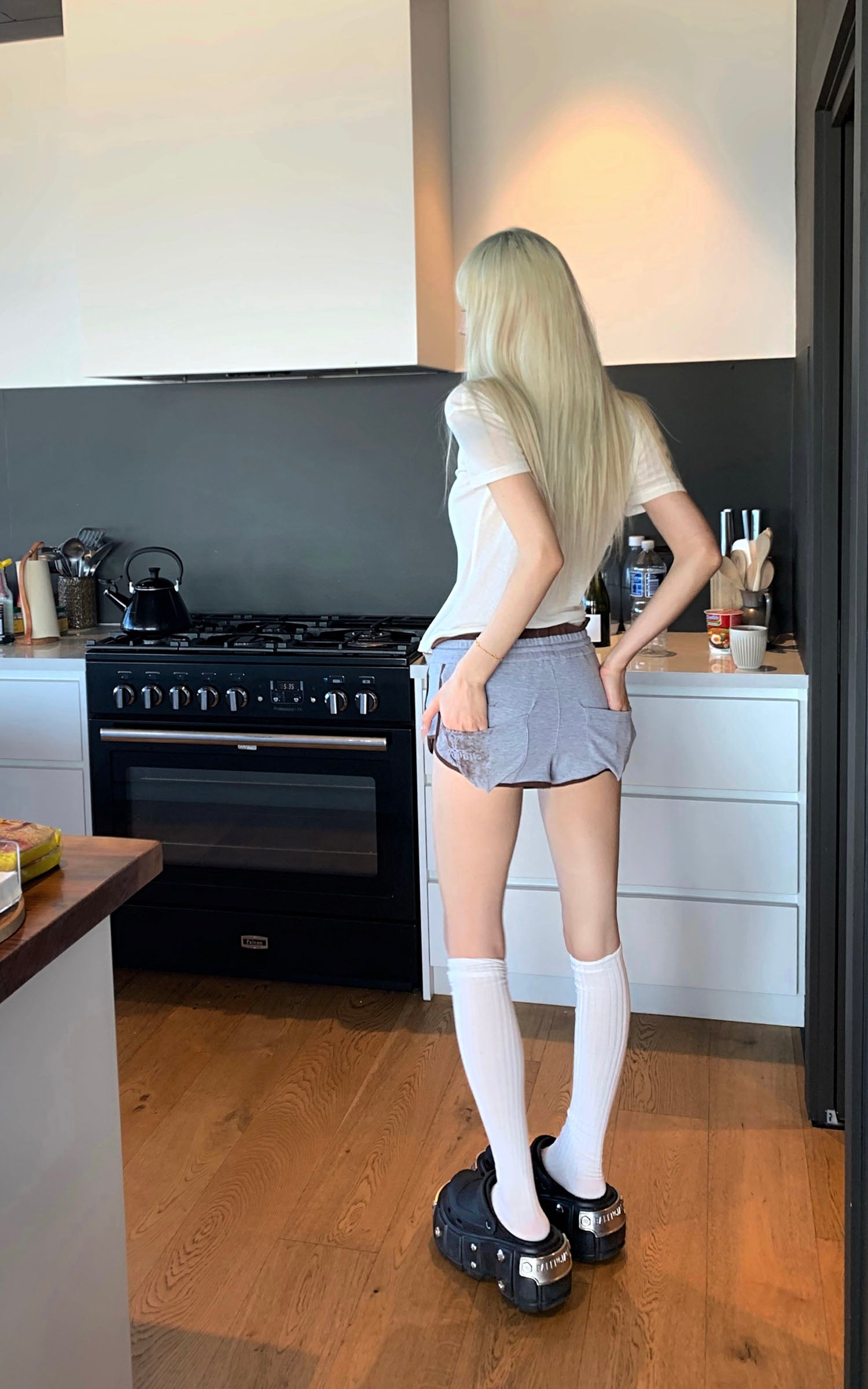 Rase le sol Distressed Ribbed Cotton Shorts - PINKPARKS