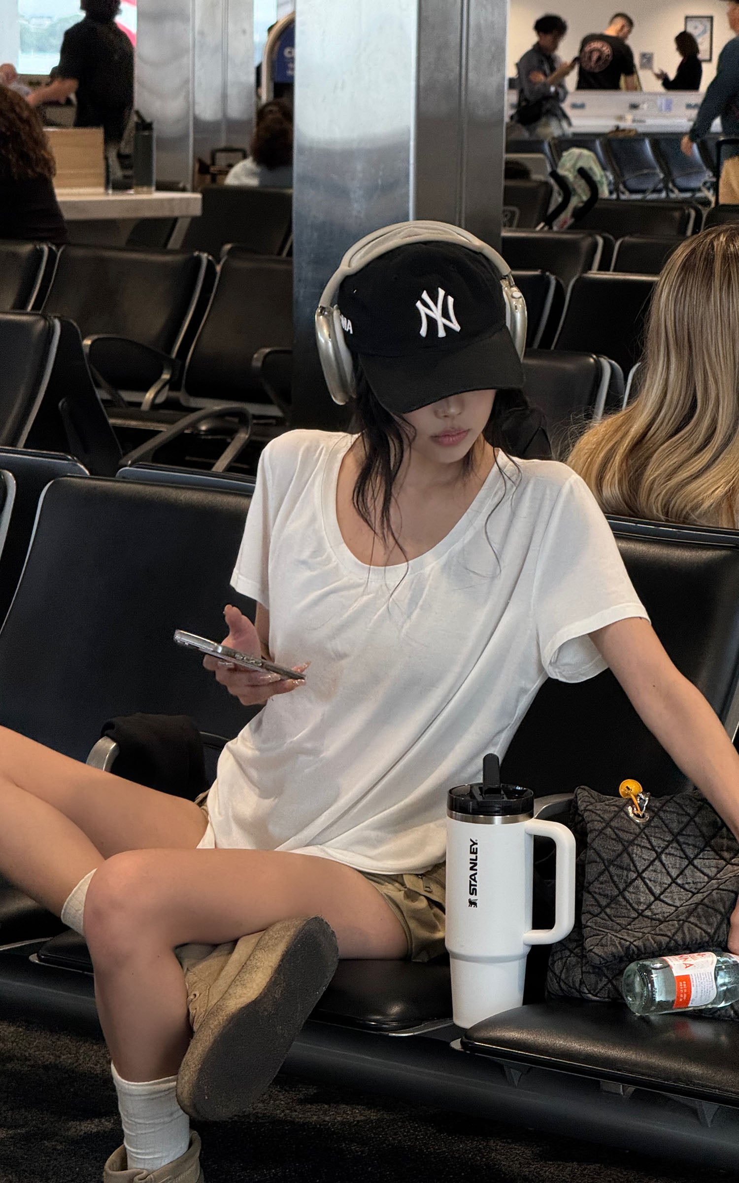 WARDEN EDGE Scoop Neck Graphic Tee Slim Fit - PINKPARKS