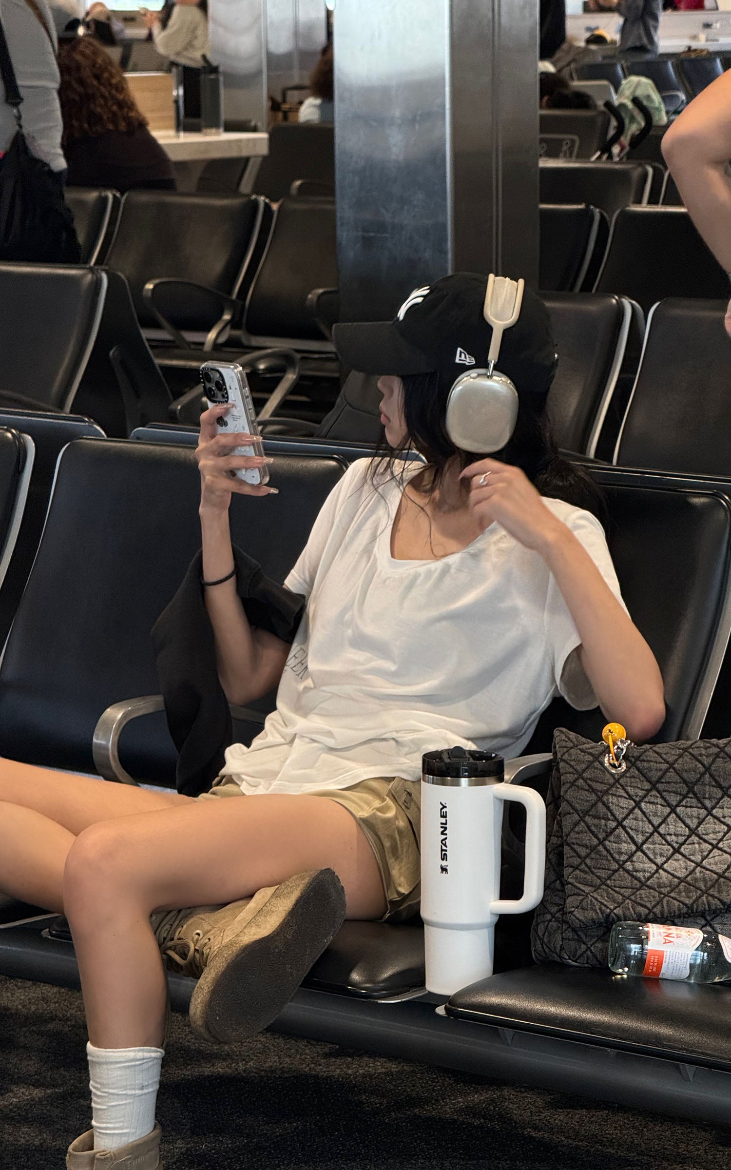 WARDEN EDGE Scoop Neck Graphic Tee Slim Fit - PINKPARKS