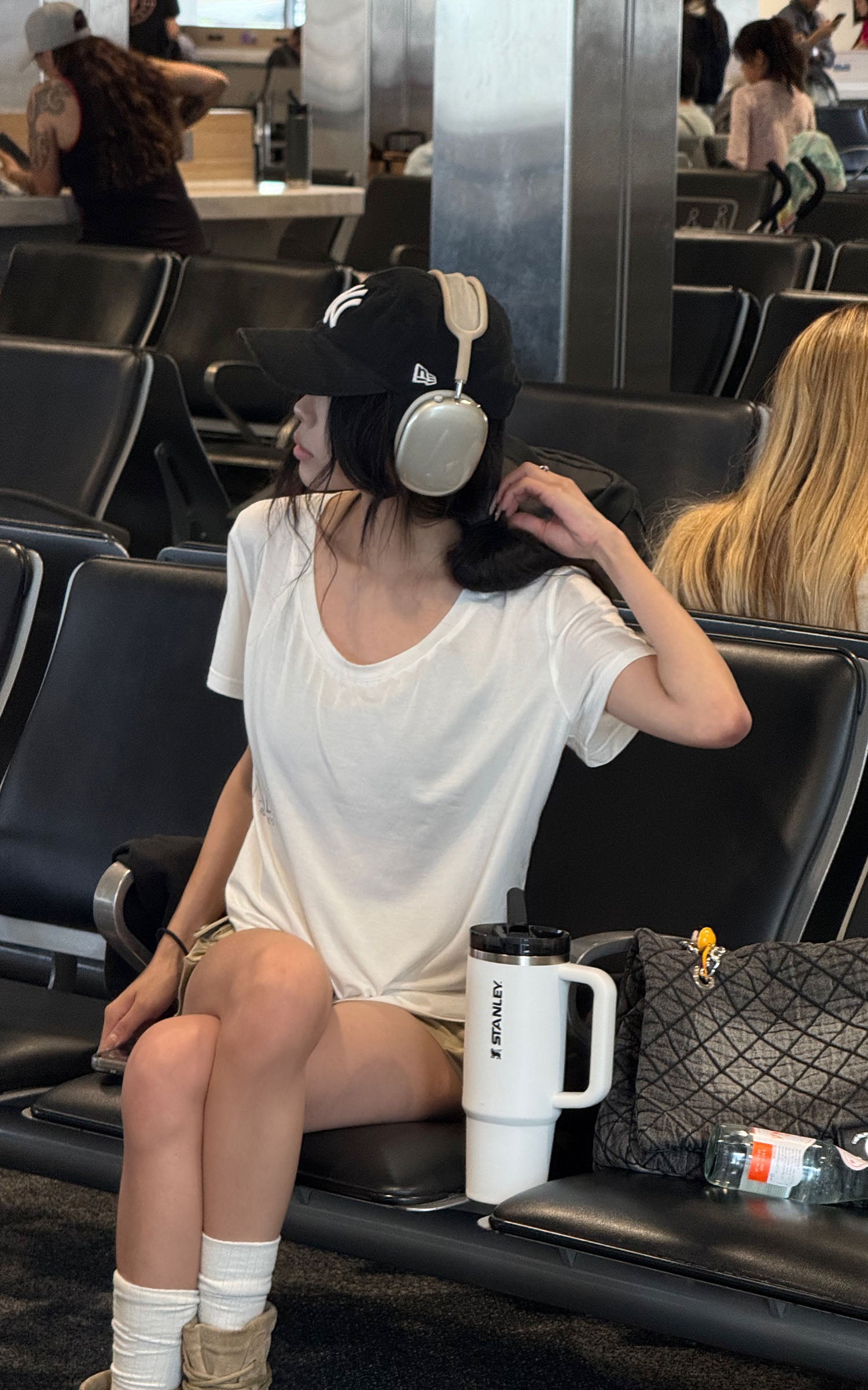 WARDEN EDGE Scoop Neck Graphic Tee Slim Fit - PINKPARKS