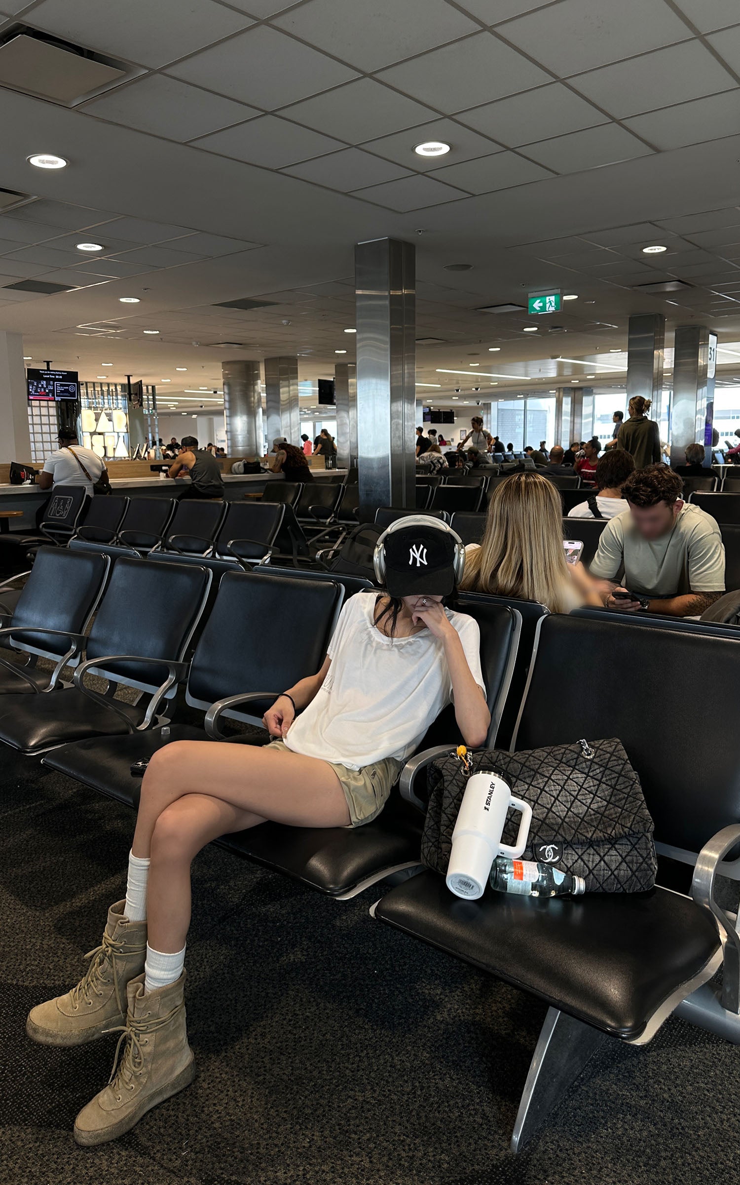 WARDEN EDGE Scoop Neck Graphic Tee Slim Fit - PINKPARKS