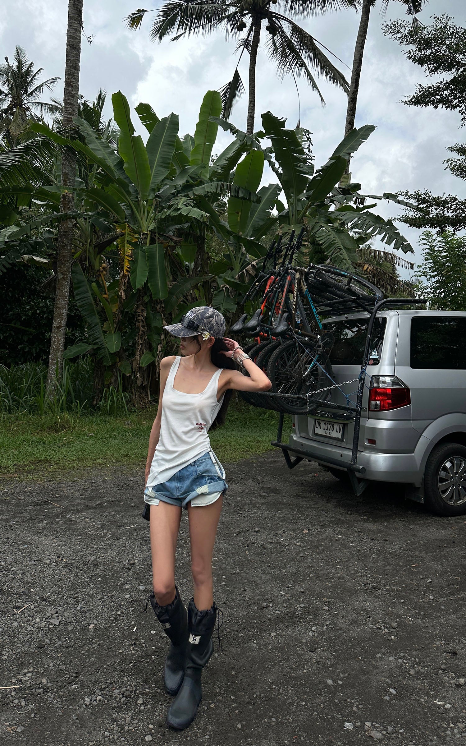 WARDEN EDGE Distressed Denim Shorts with Folded Hem &amp; Ring Stitch - PINKPARKS