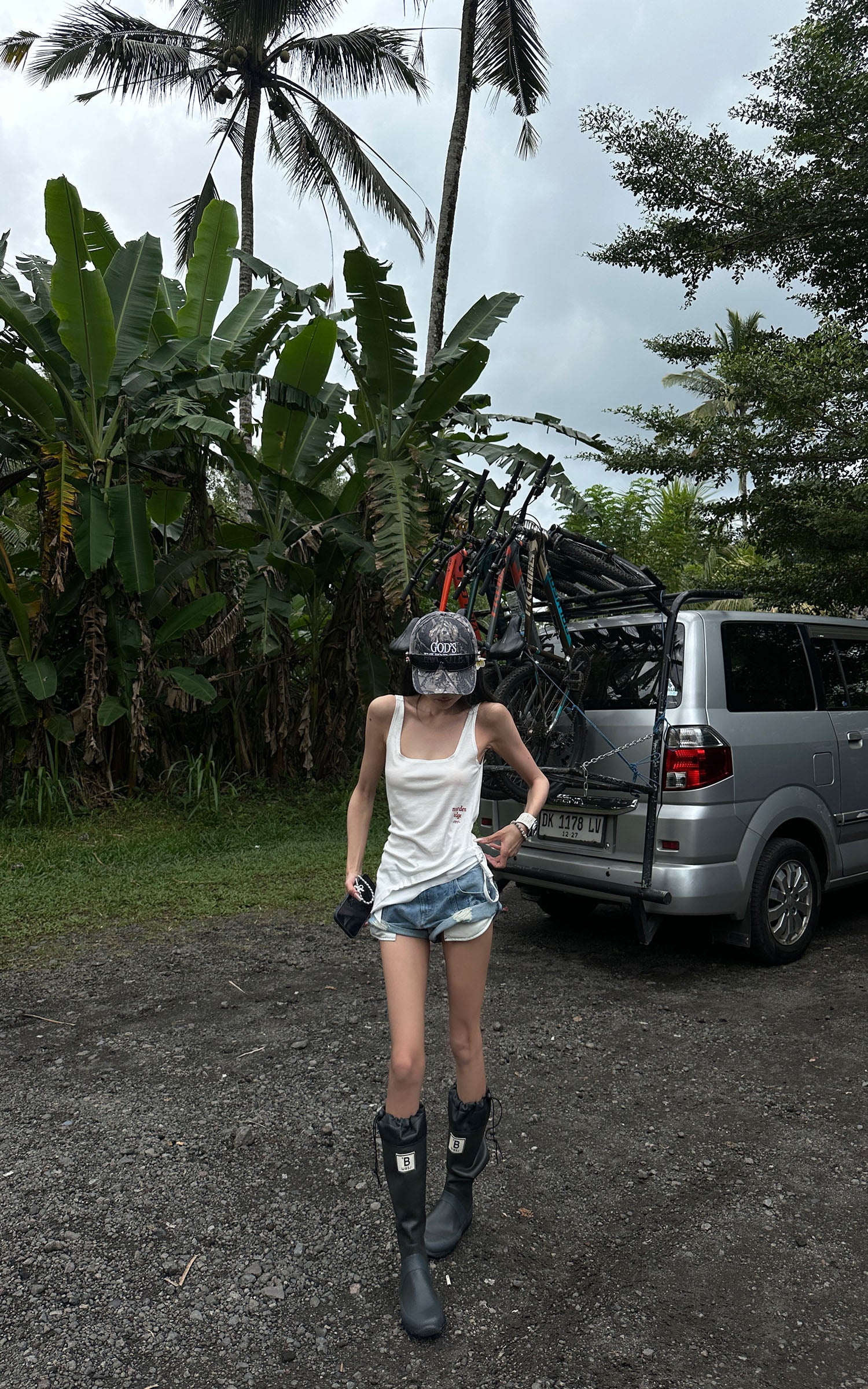 WARDEN EDGE Distressed Denim Shorts with Folded Hem &amp; Ring Stitch - PINKPARKS