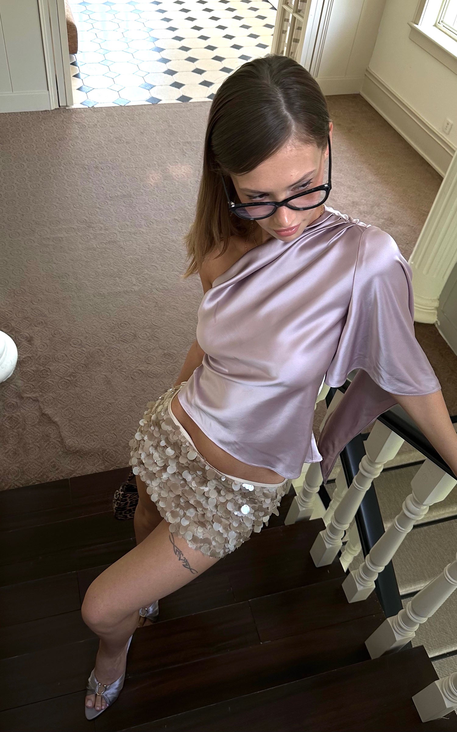 0122stepll アシンメトリックワンショルダーサテントップ