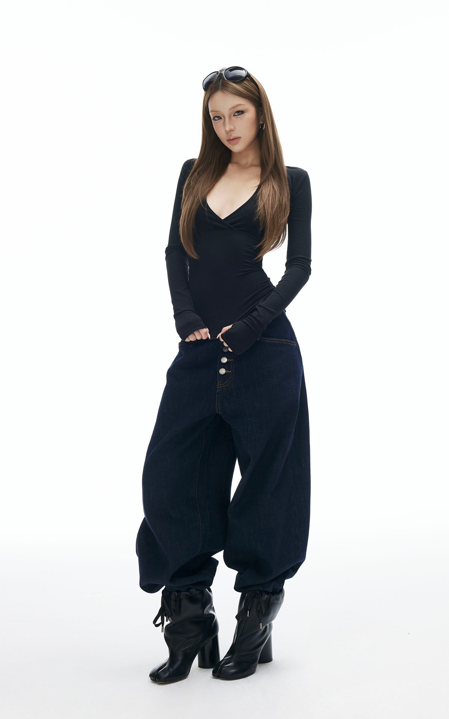 IAMXIAA カットアウトホルターロングスリーブシュラッグトップ リブニットスリムフィット