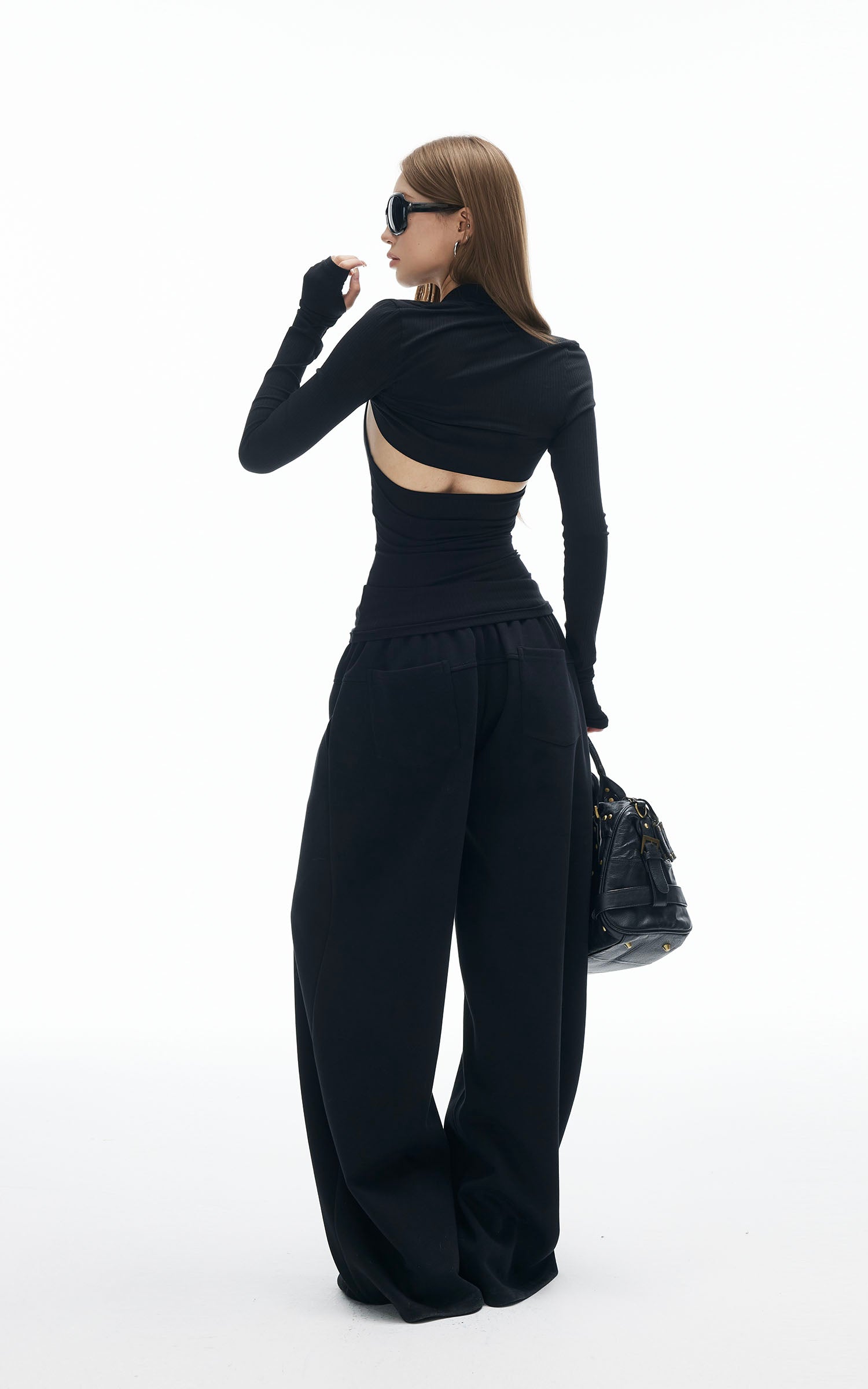 IAMXIAA カットアウトホルターロングスリーブシュラッグトップ リブニットスリムフィット