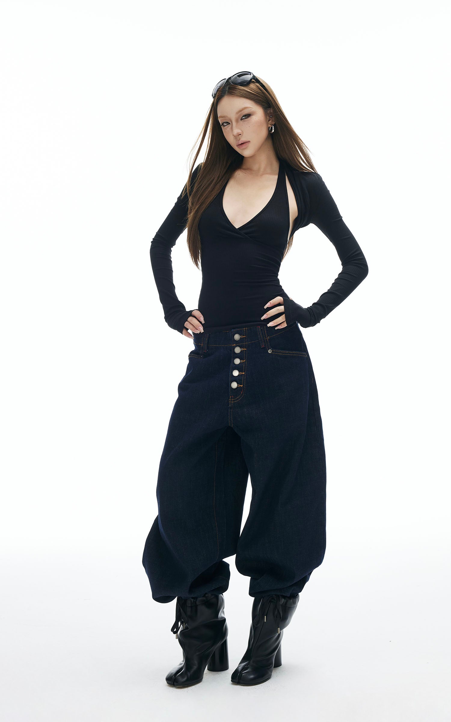 IAMXIAA カットアウトホルターロングスリーブシュラッグトップ リブニットスリムフィット