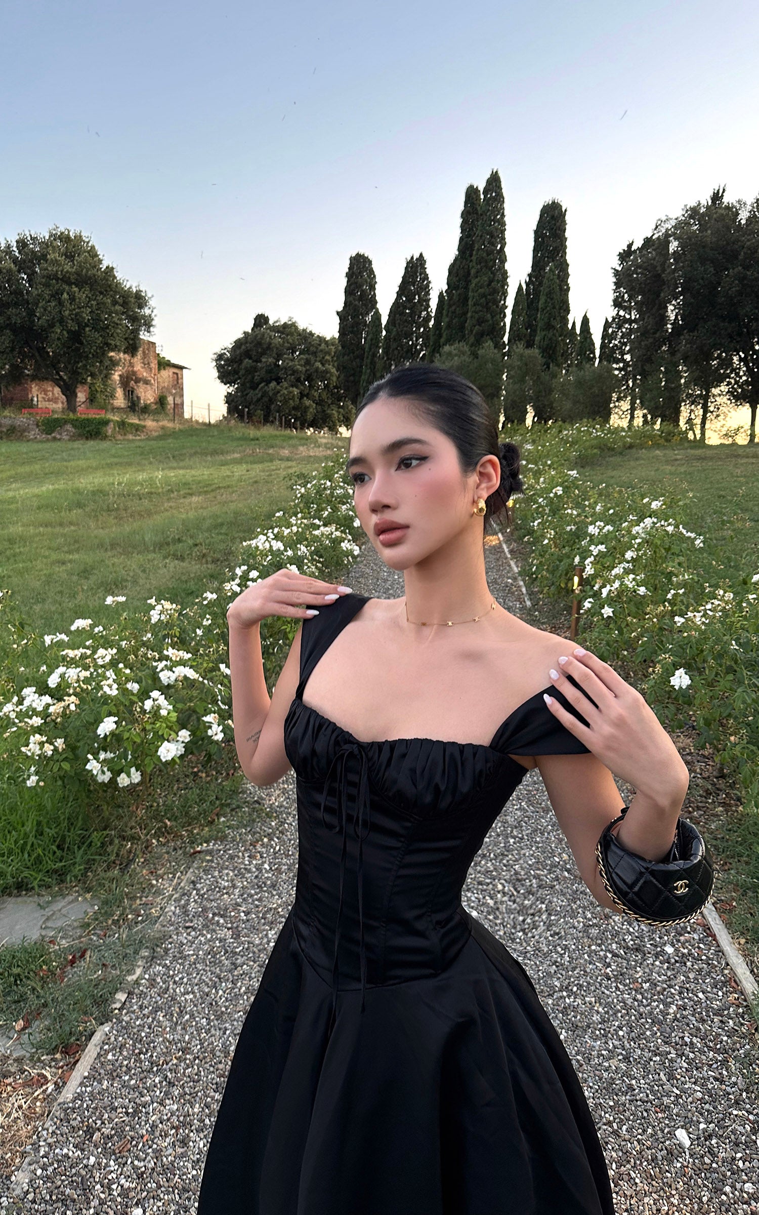 ROVENTE オフショルダー サテン コルセット ミディドレス フレアスカート付き