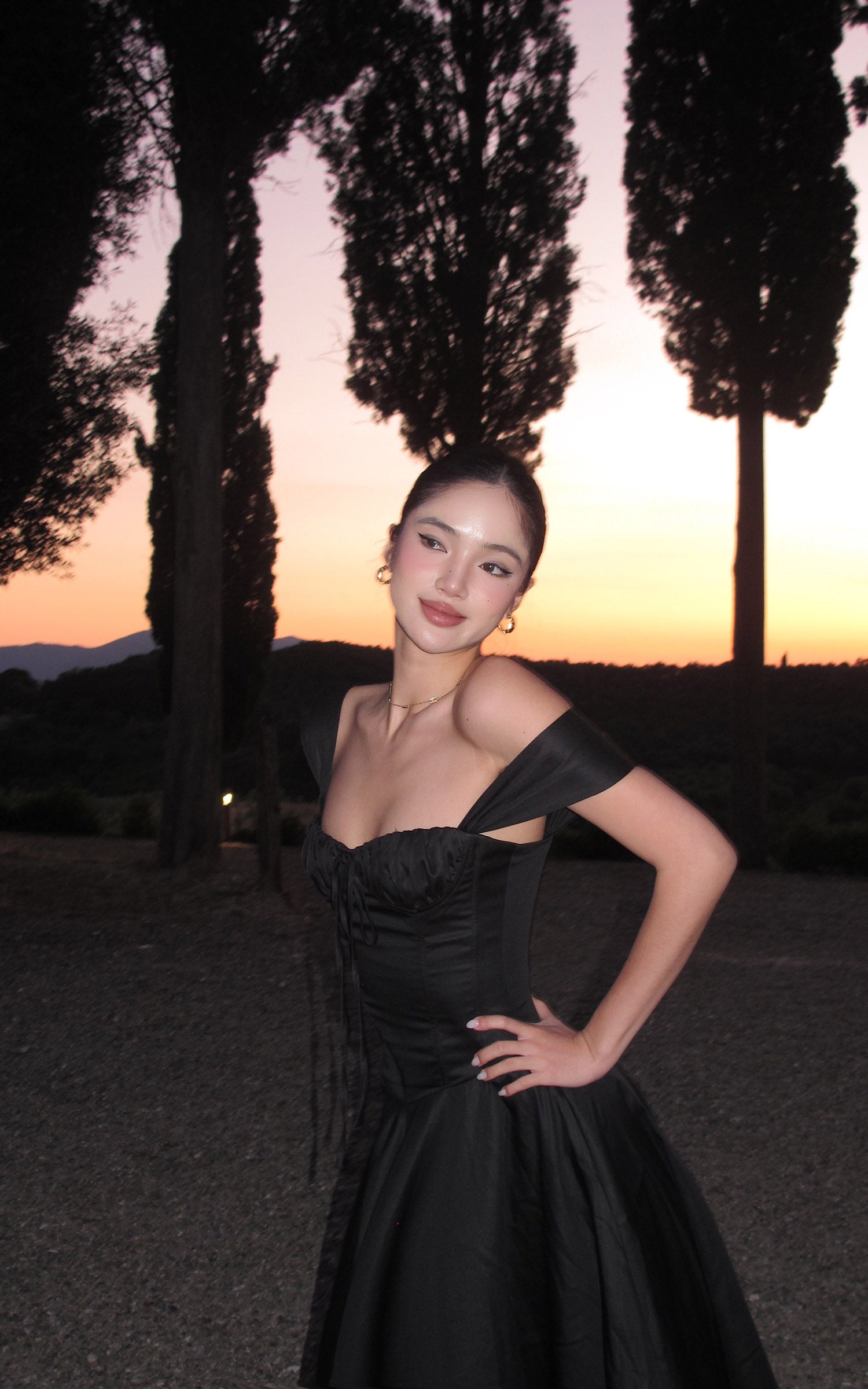 ROVENTE オフショルダー サテン コルセット ミディドレス フレアスカート付き