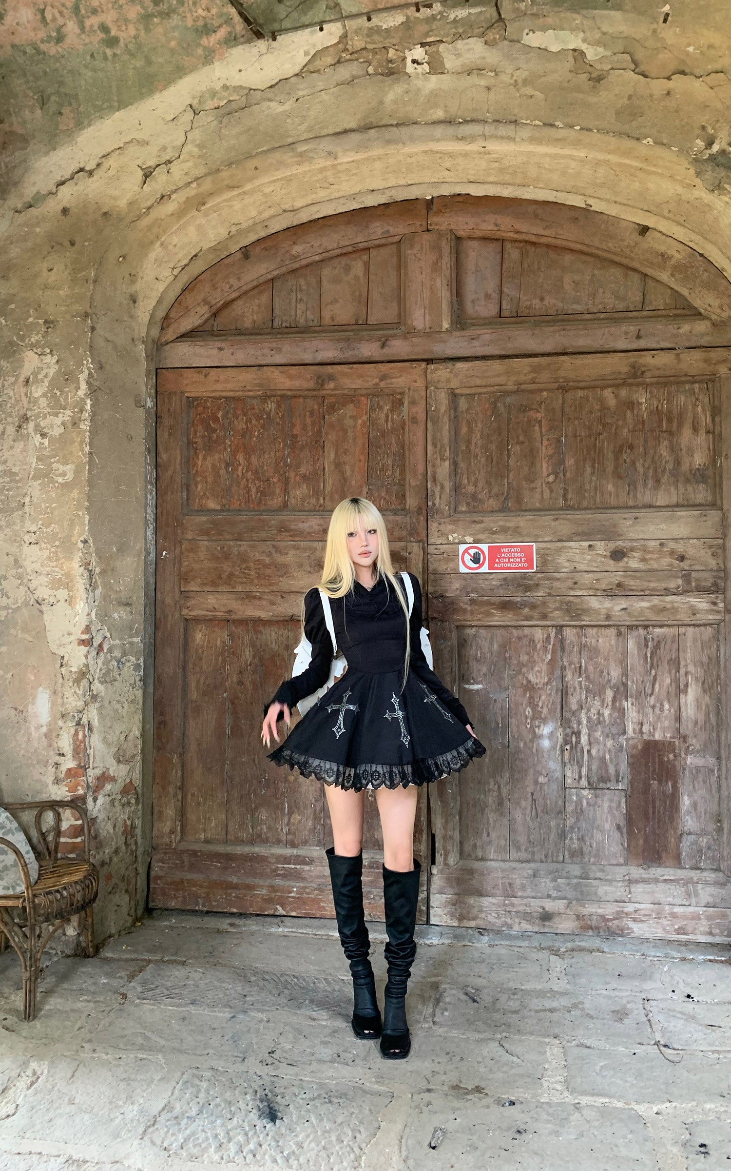 Rase le sol クロス刺繍とレースの裾が特徴のゴシックドレス