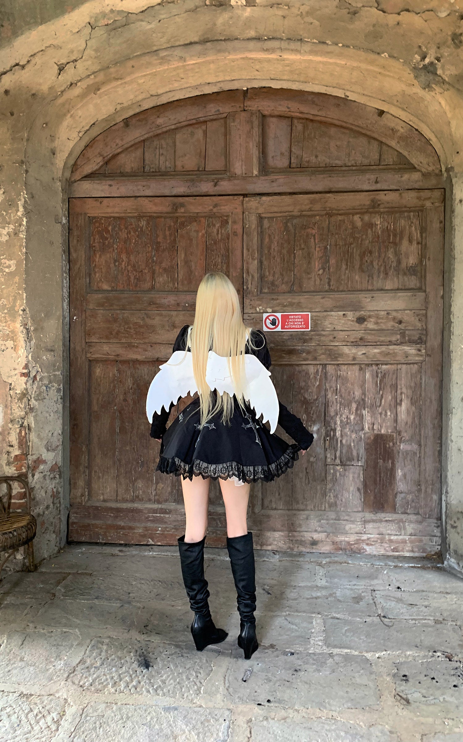 Rase le sol クロス刺繍とレースの裾が特徴のゴシックドレス