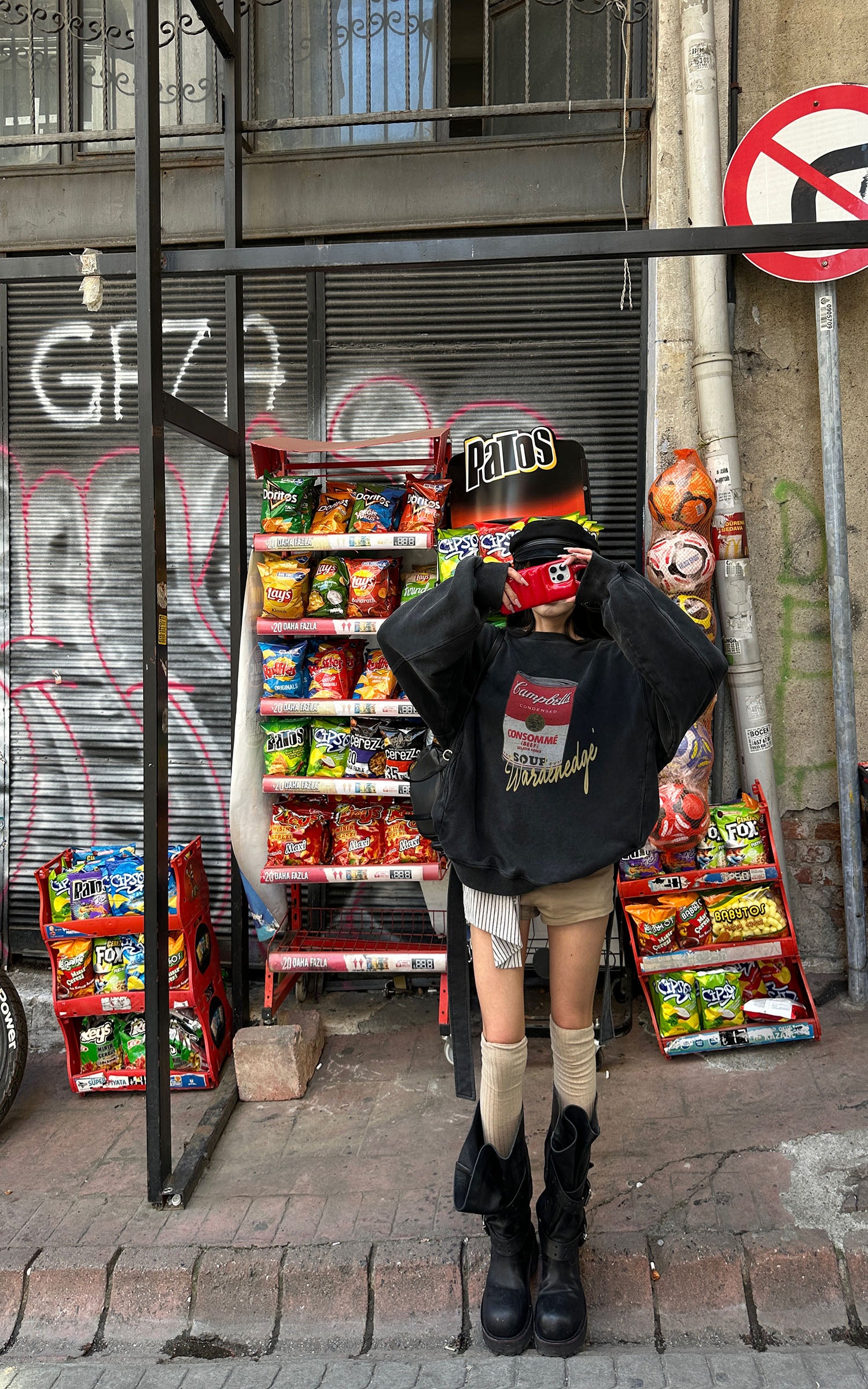 WARDEN EDGE ストライプドレープパネル付きアシンメトリーショートパンツ