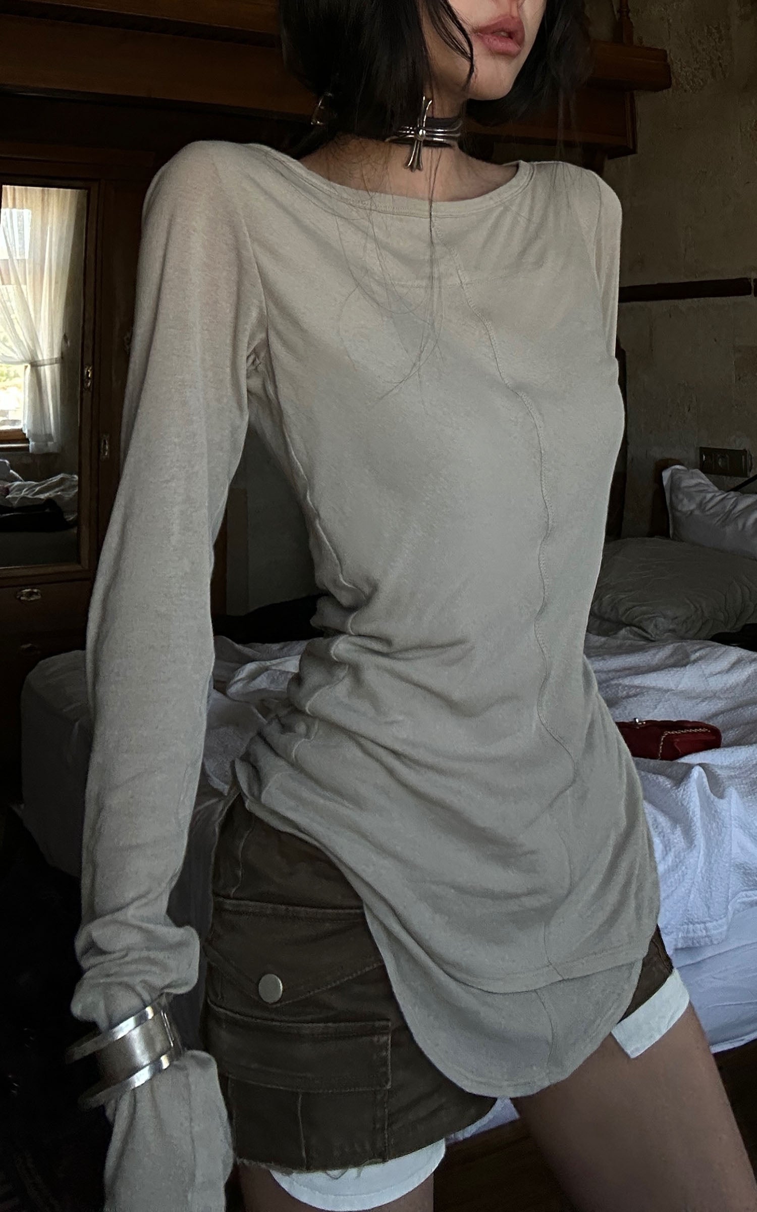 WARDEN EDGE ダメージヘムとインナーレイヤーが特徴のローライズカーゴショーツ