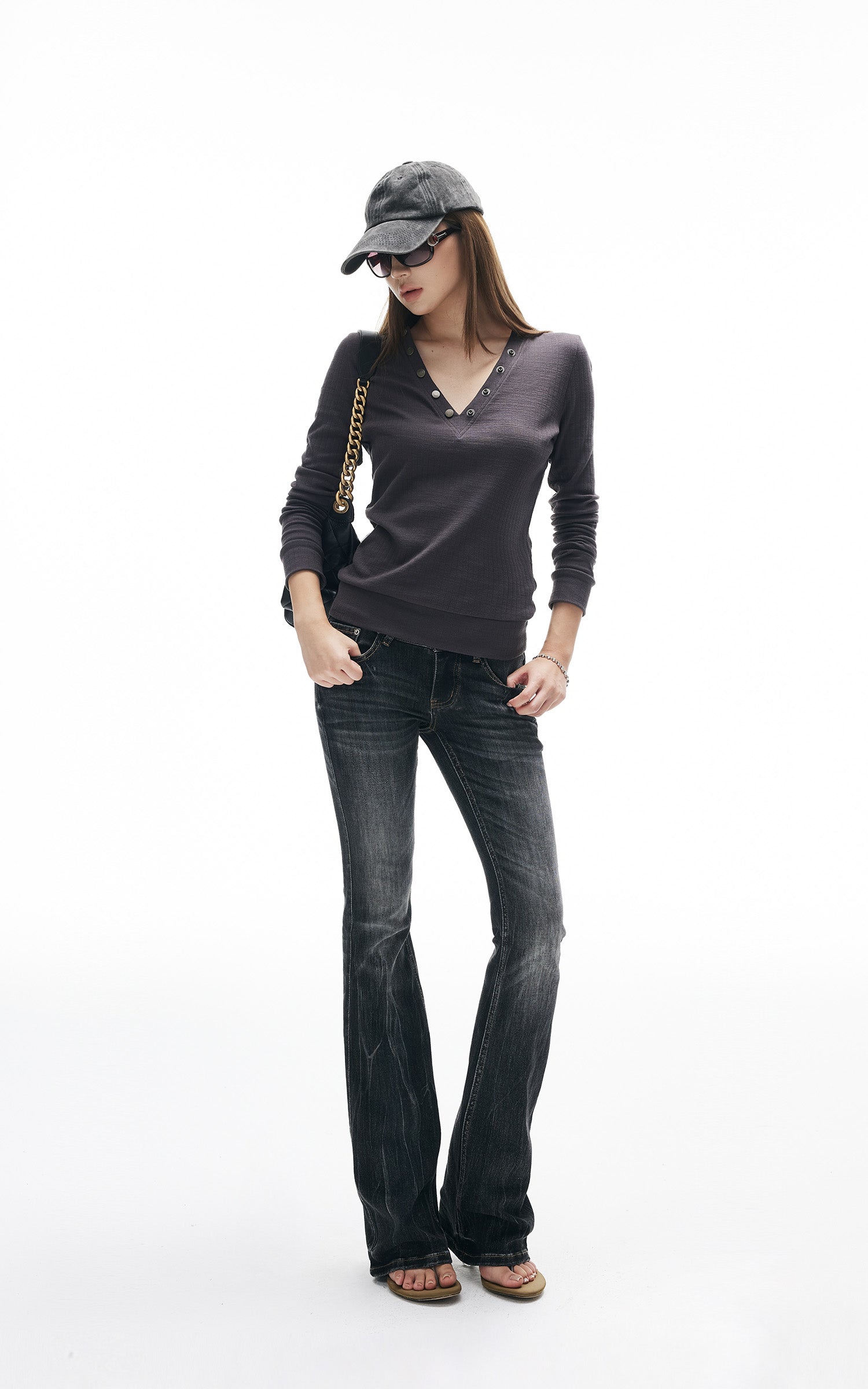 IAMXIAA ボタンディテール付きVネックロングスリーブトップ