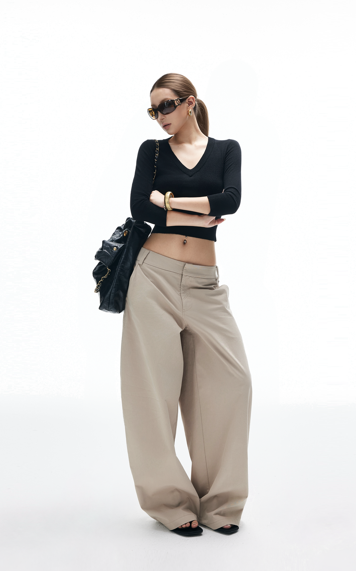 IAMXIAA Knit Cropped V Neck Sweater