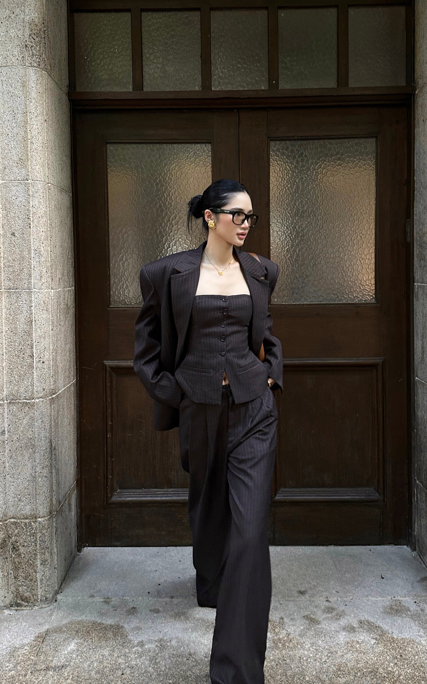 ROVENTE ピンストライプのワイドレッグパンツ、プリーツフロント＆テーラードウエスト